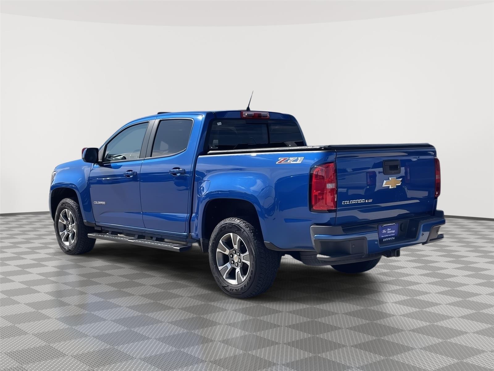 Vehicle photo 9