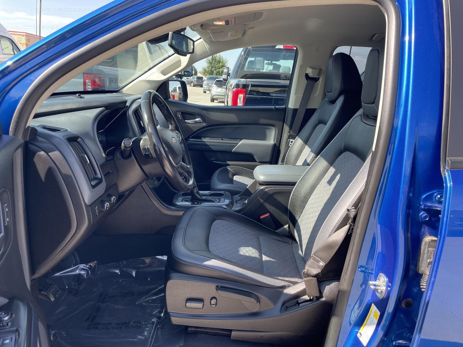 Vehicle photo 17