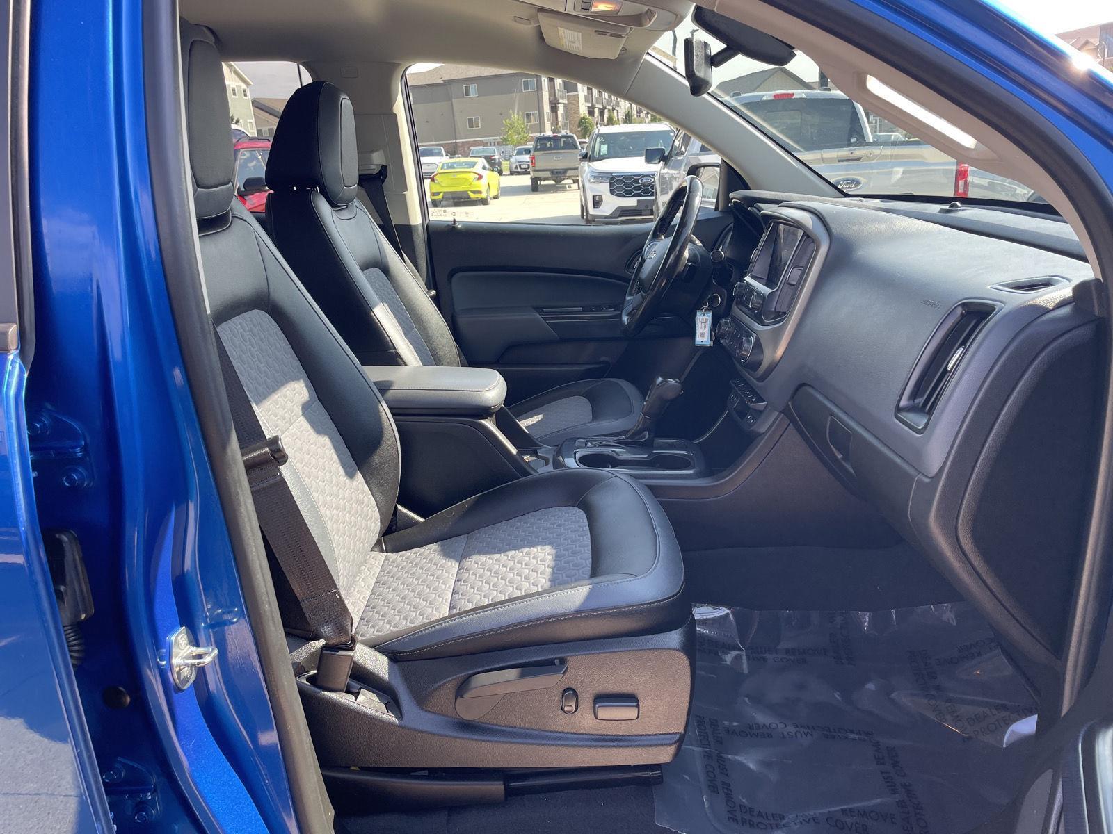 Vehicle photo 19