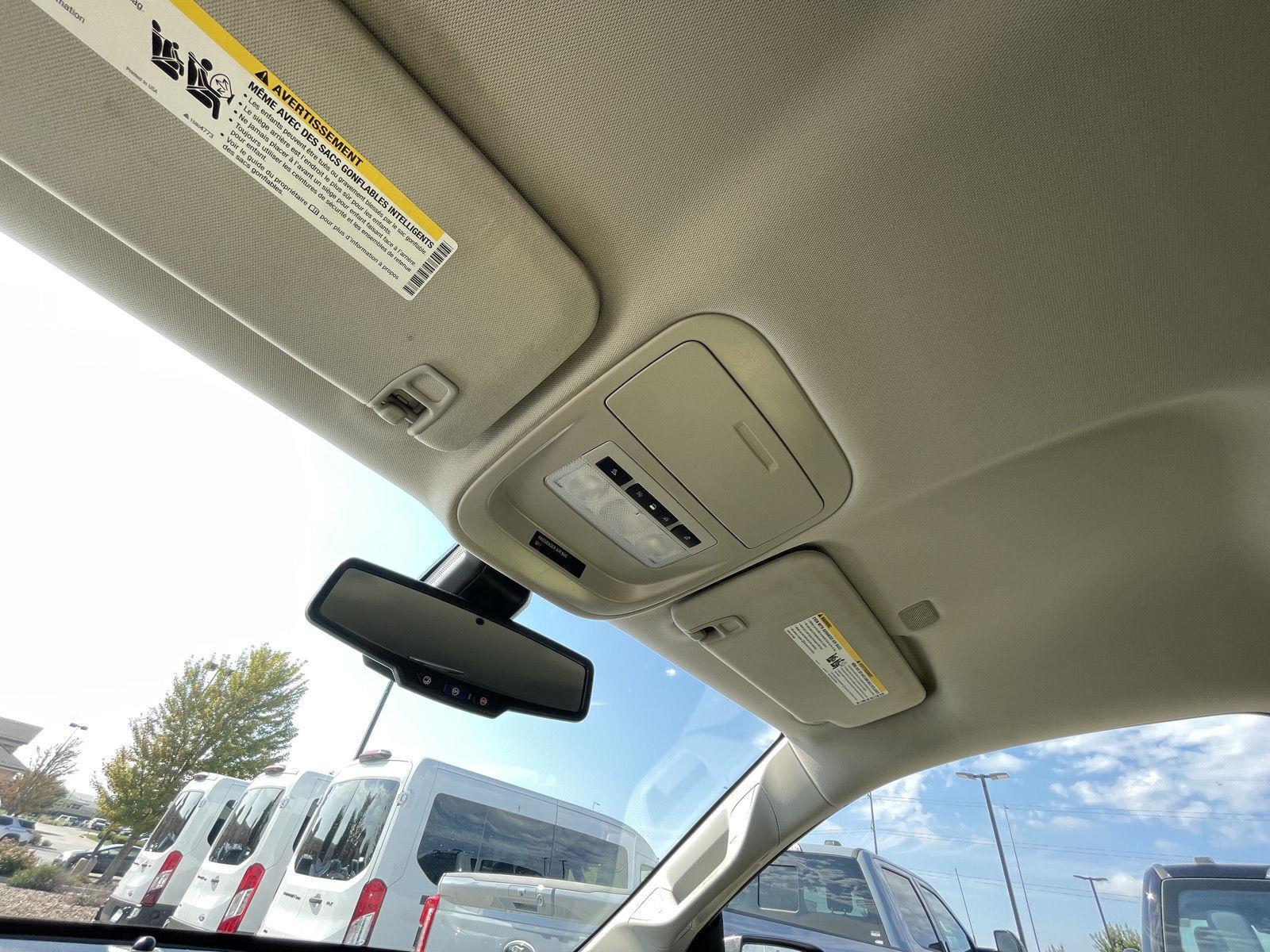 Vehicle photo 21