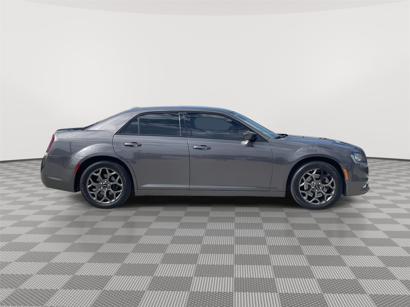 Vehicle photo 6