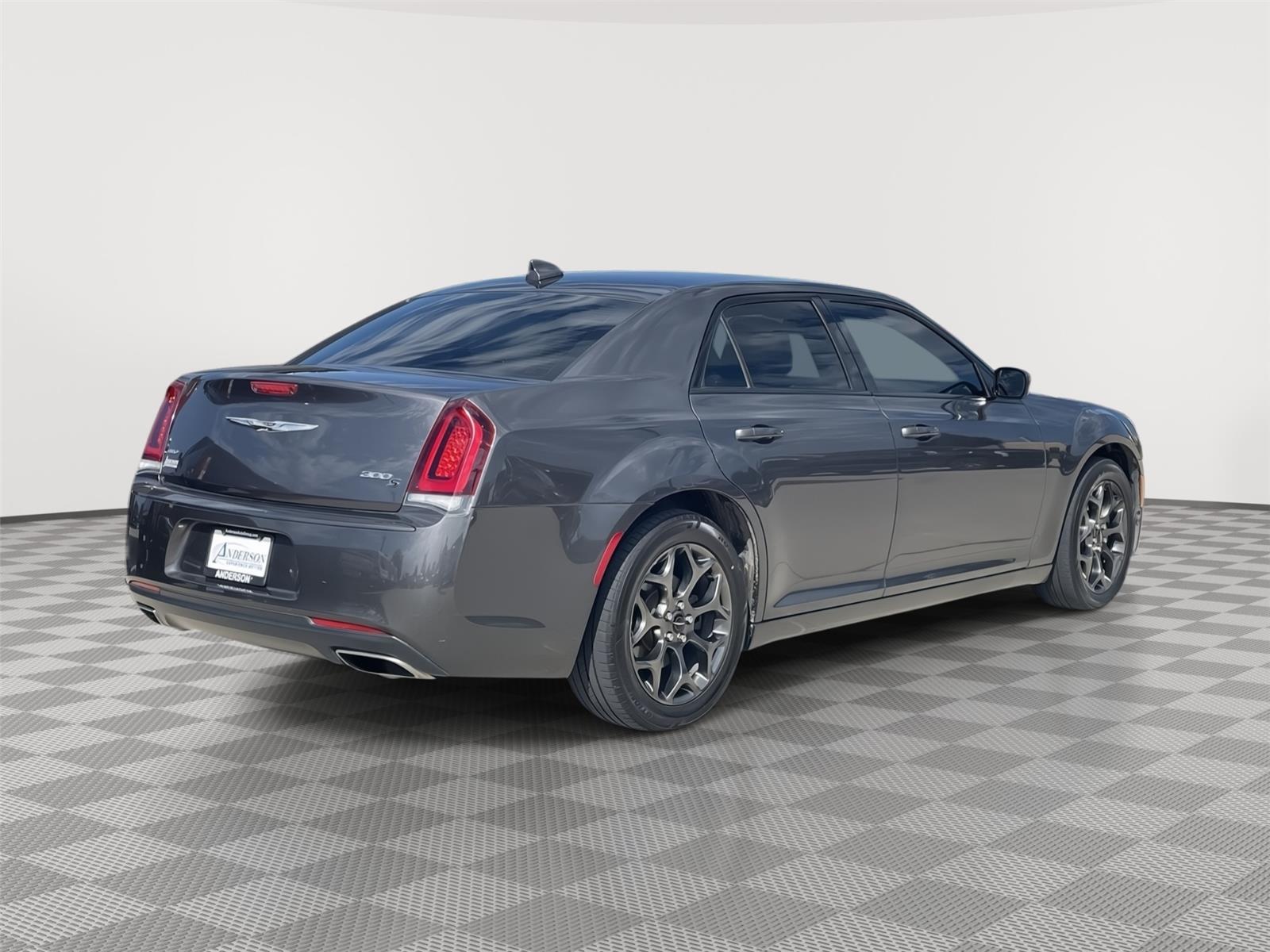 Vehicle photo 7