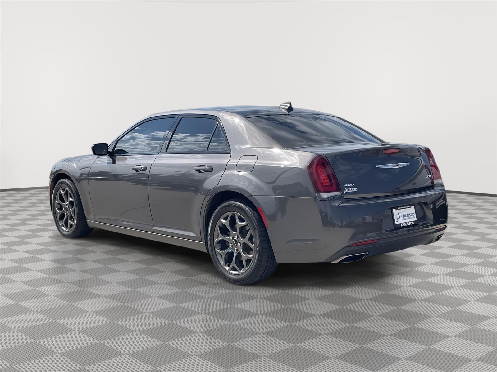 Vehicle photo 9
