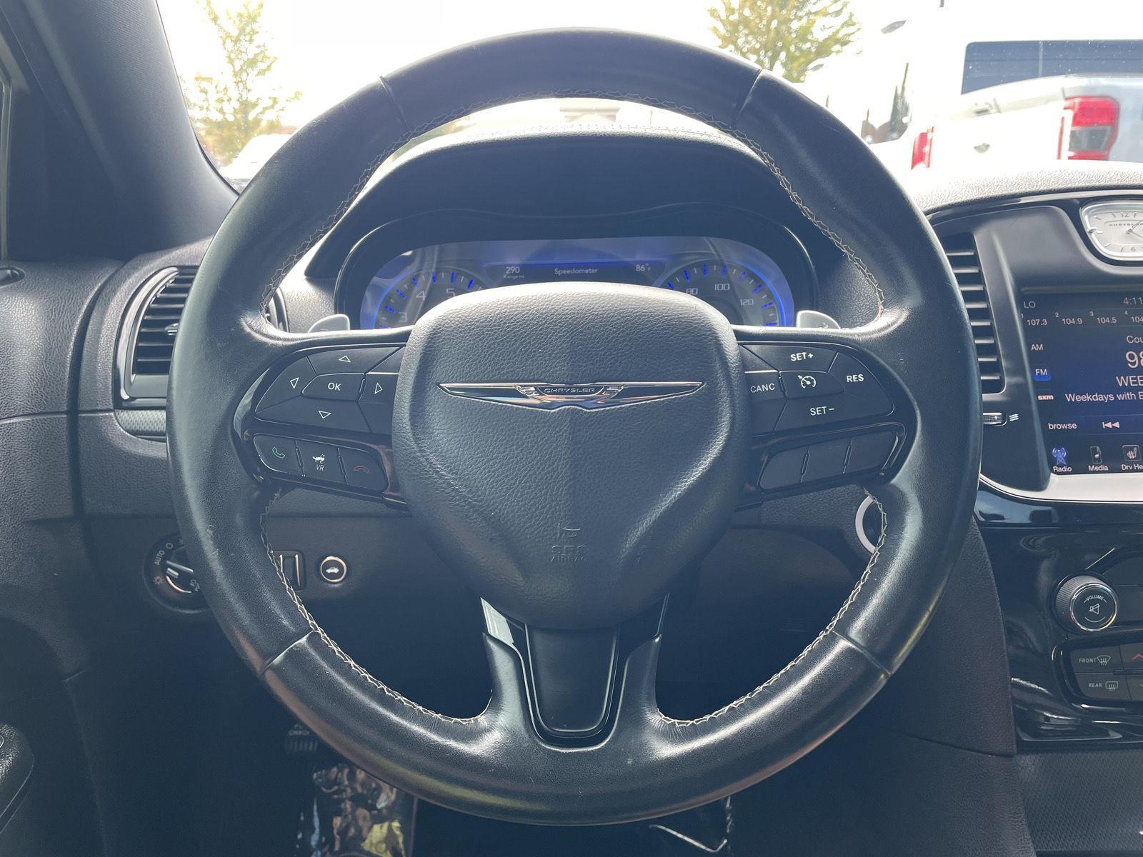 Vehicle photo 12