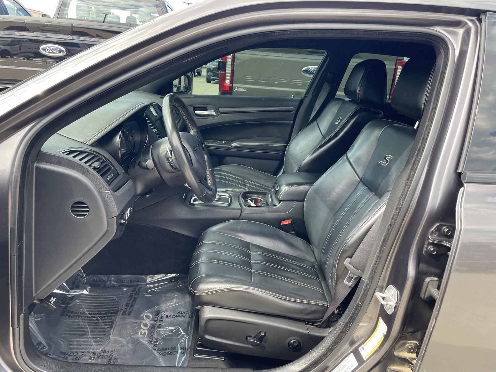 Vehicle photo 17