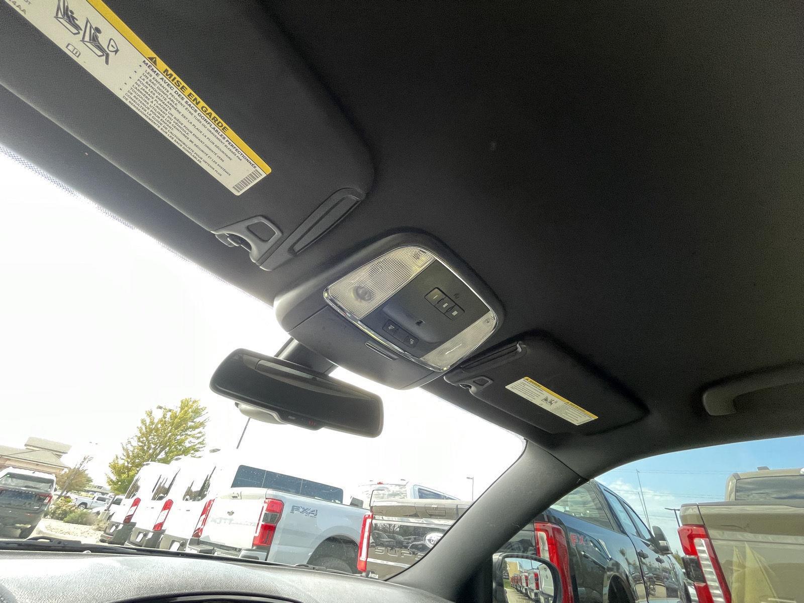 Vehicle photo 21