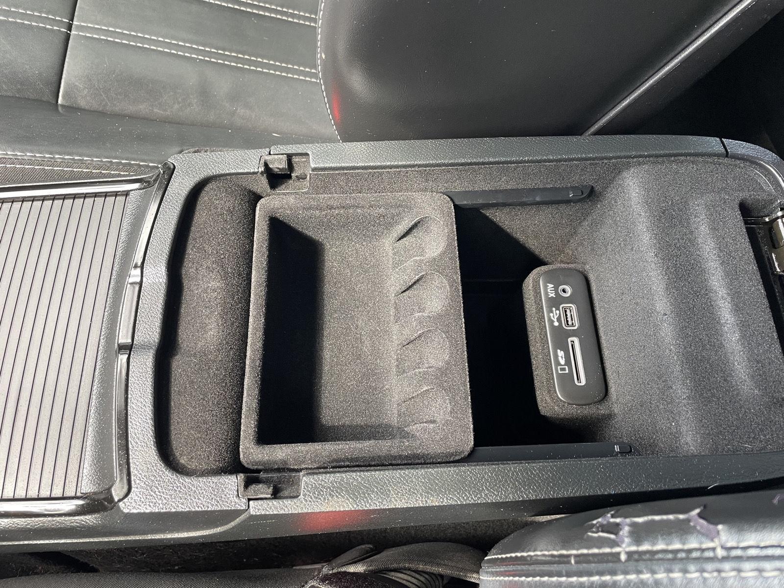 Vehicle photo 28