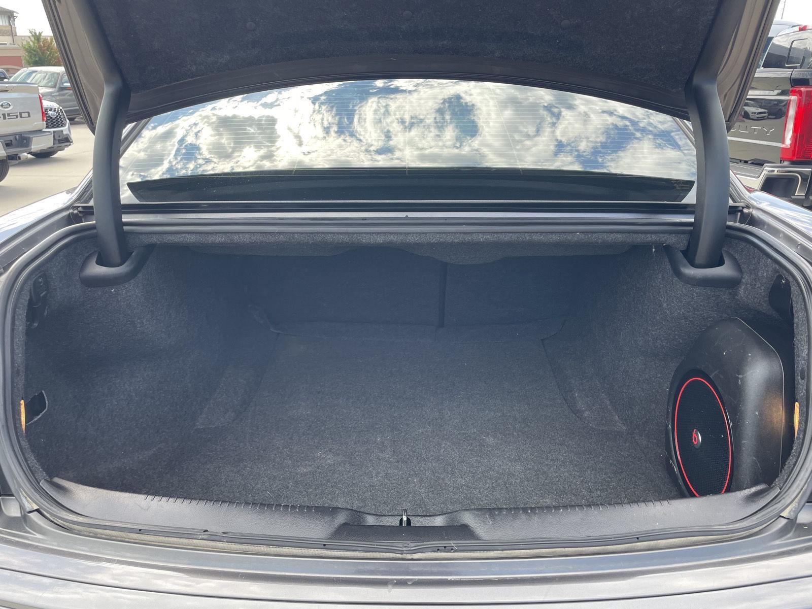 Vehicle photo 32
