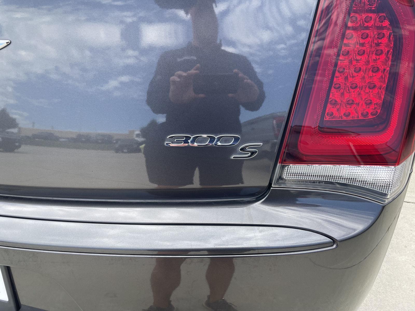 Vehicle photo 33