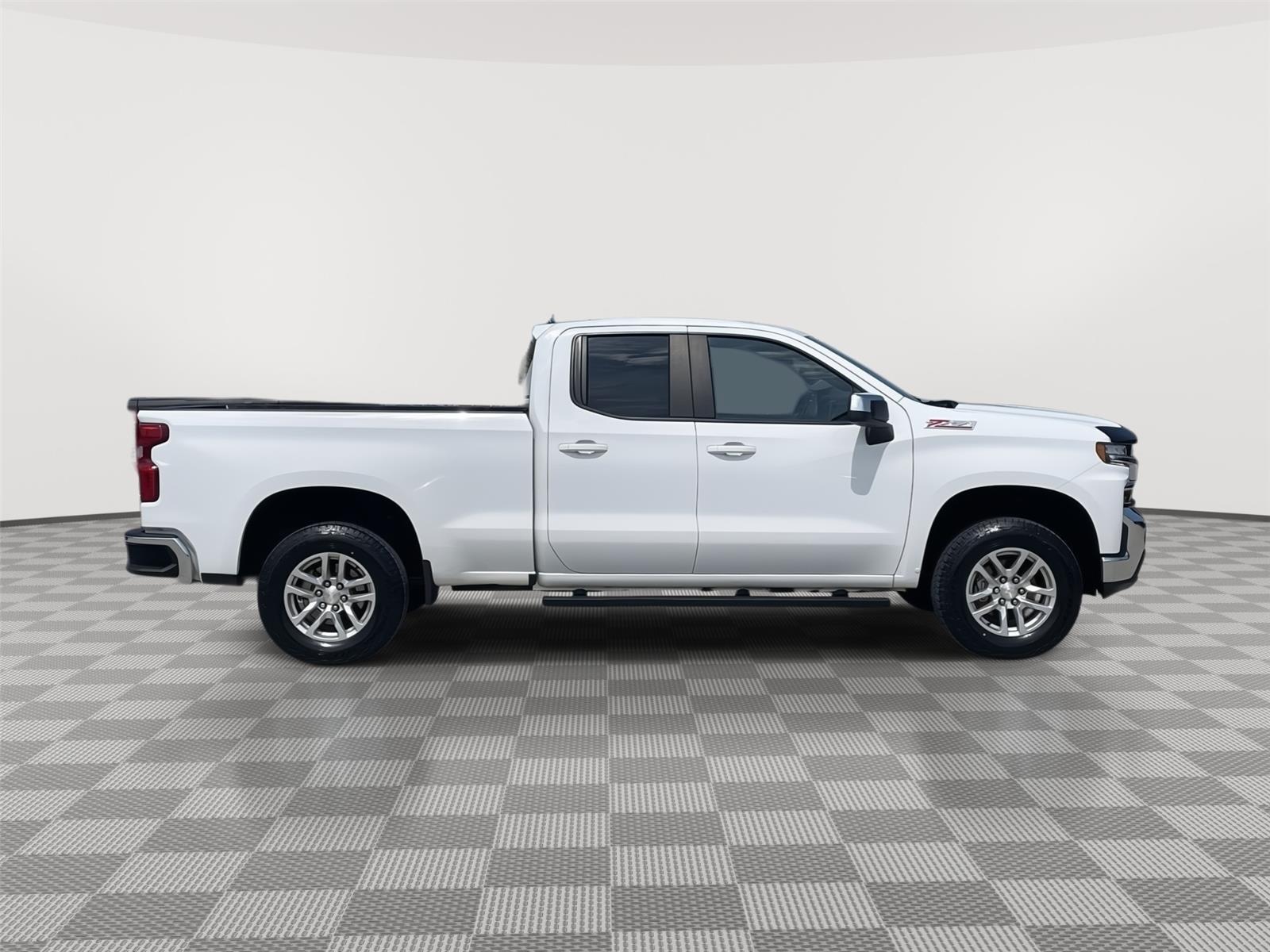 Vehicle photo 6