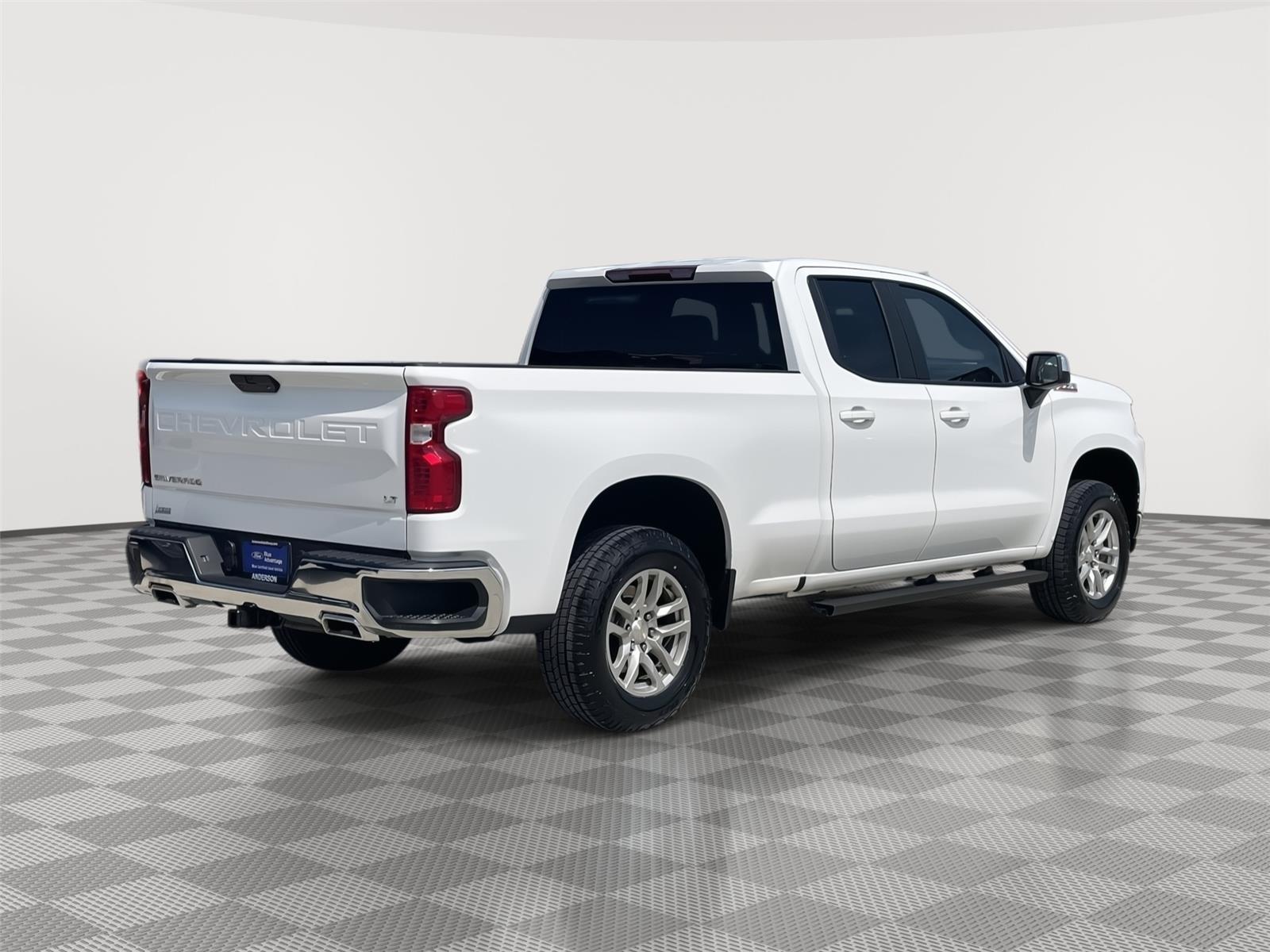 Vehicle photo 7