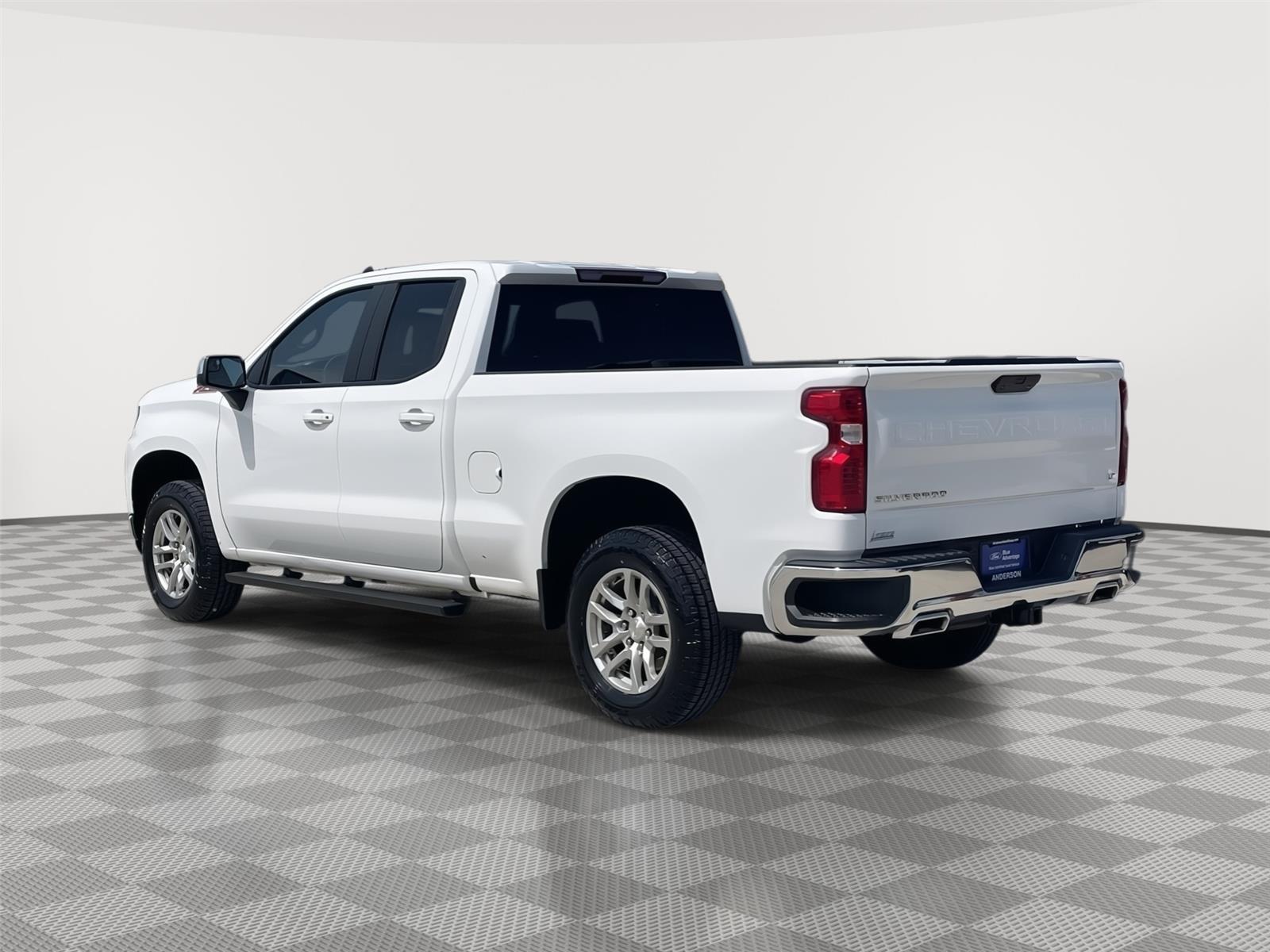 Vehicle photo 9
