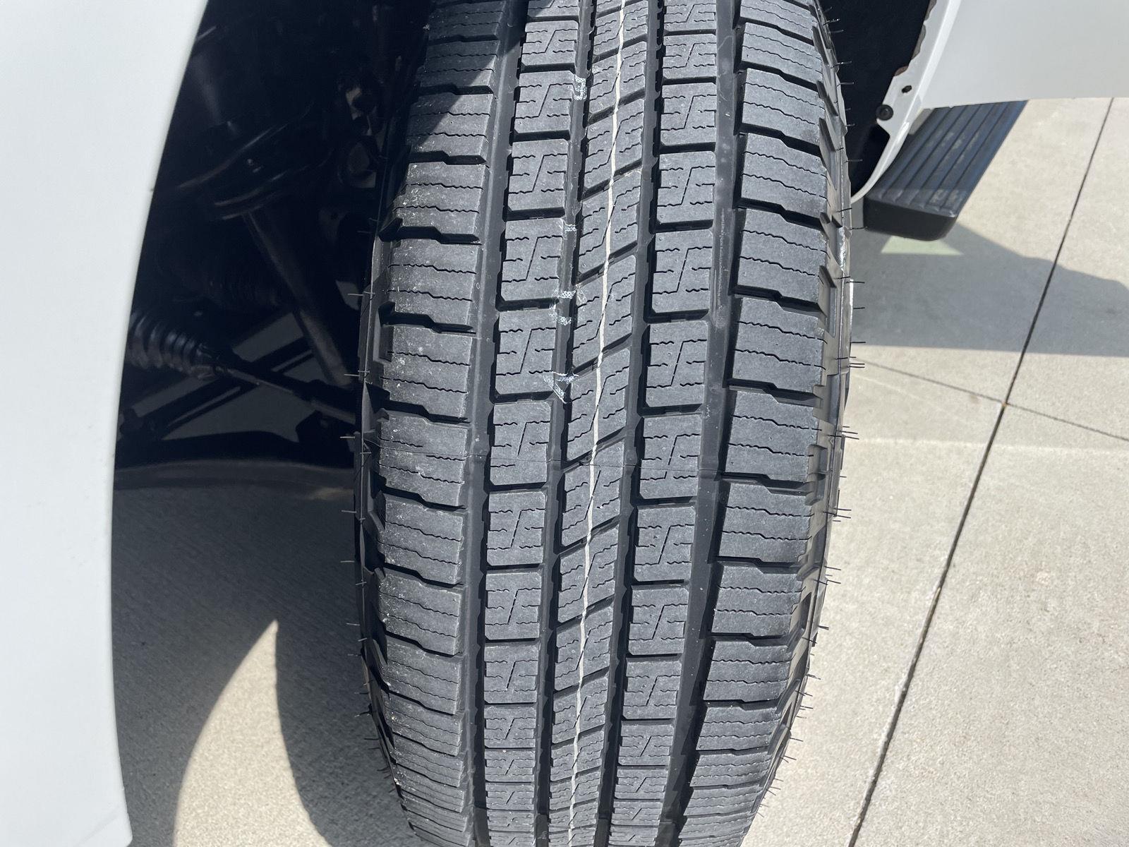 Vehicle photo 11