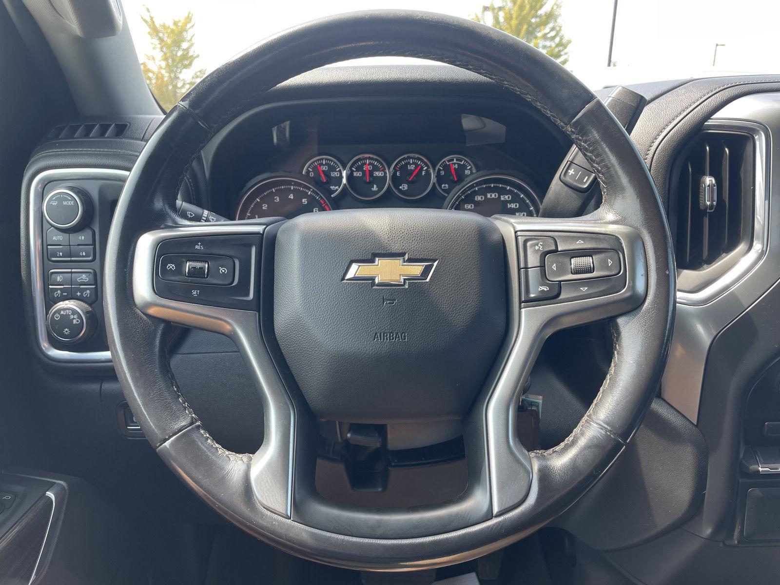 Vehicle photo 12