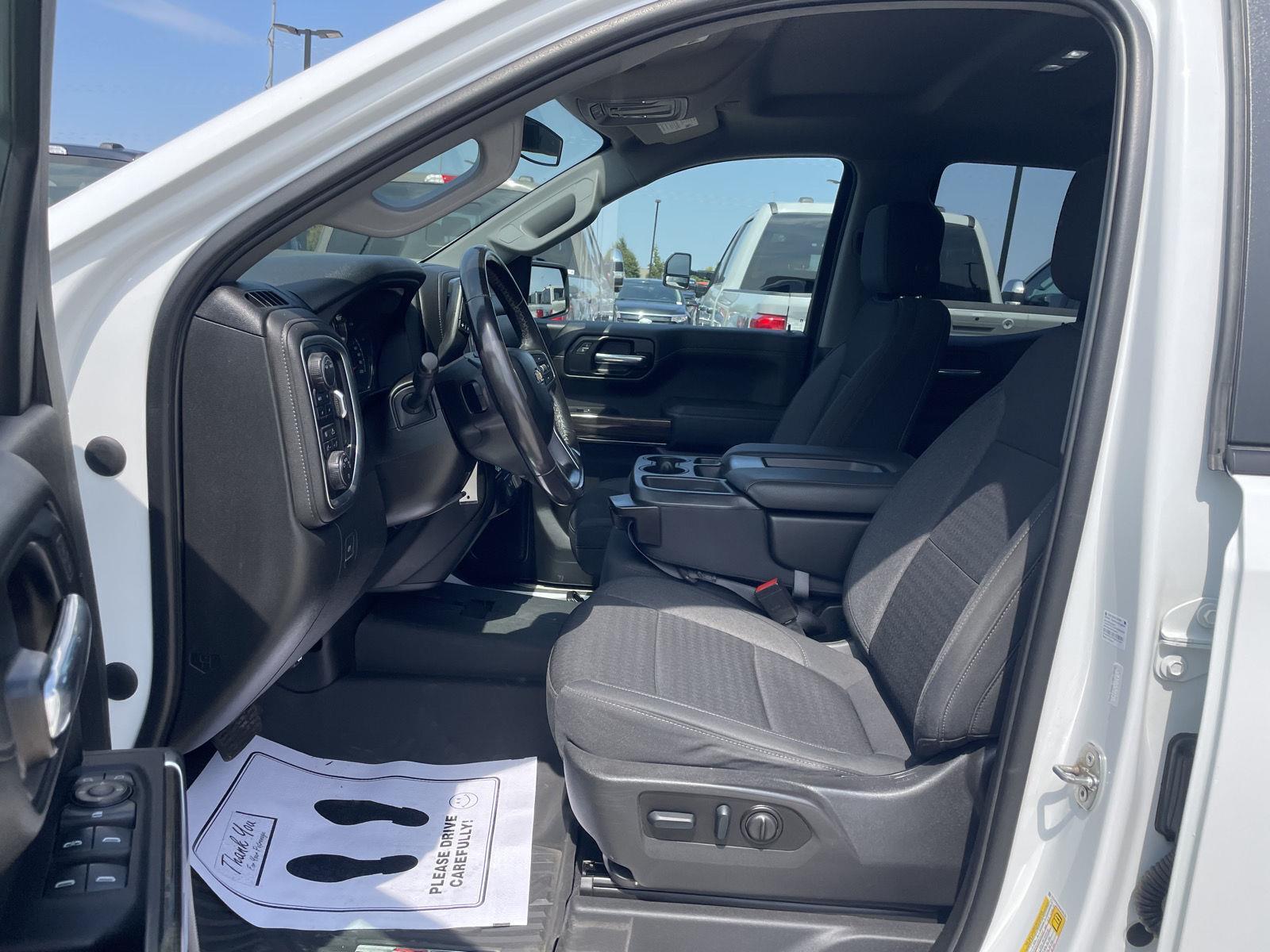 Vehicle photo 17