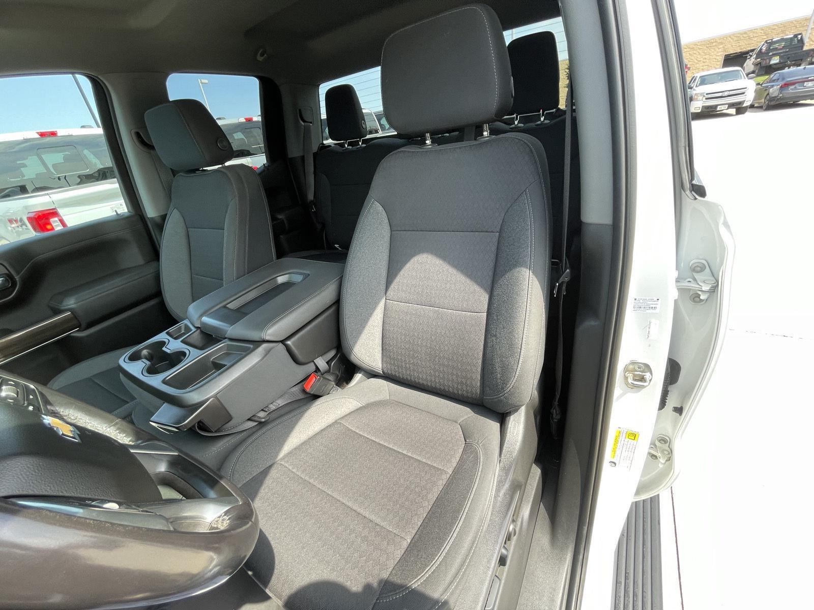 Vehicle photo 18