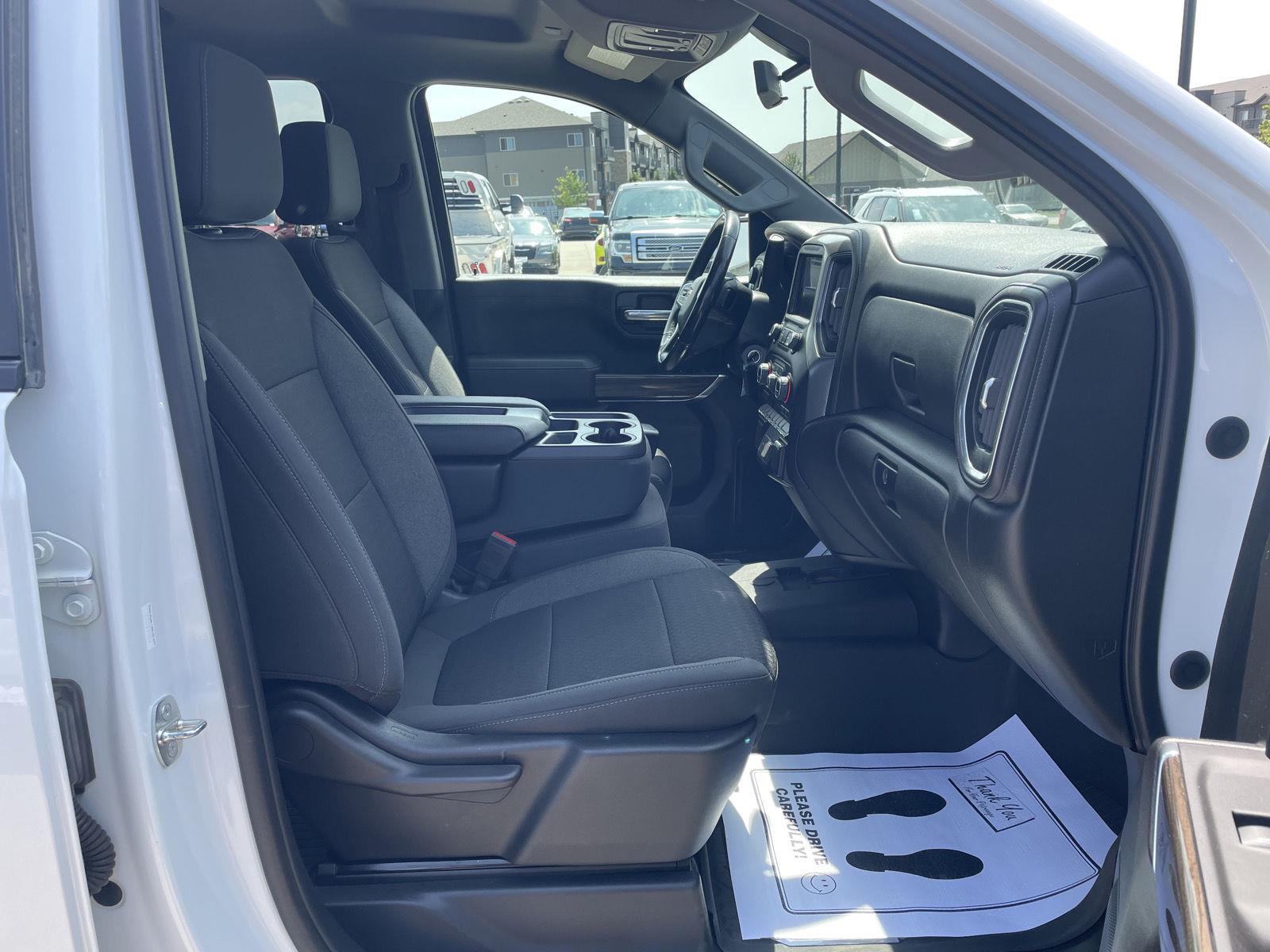 Vehicle photo 19
