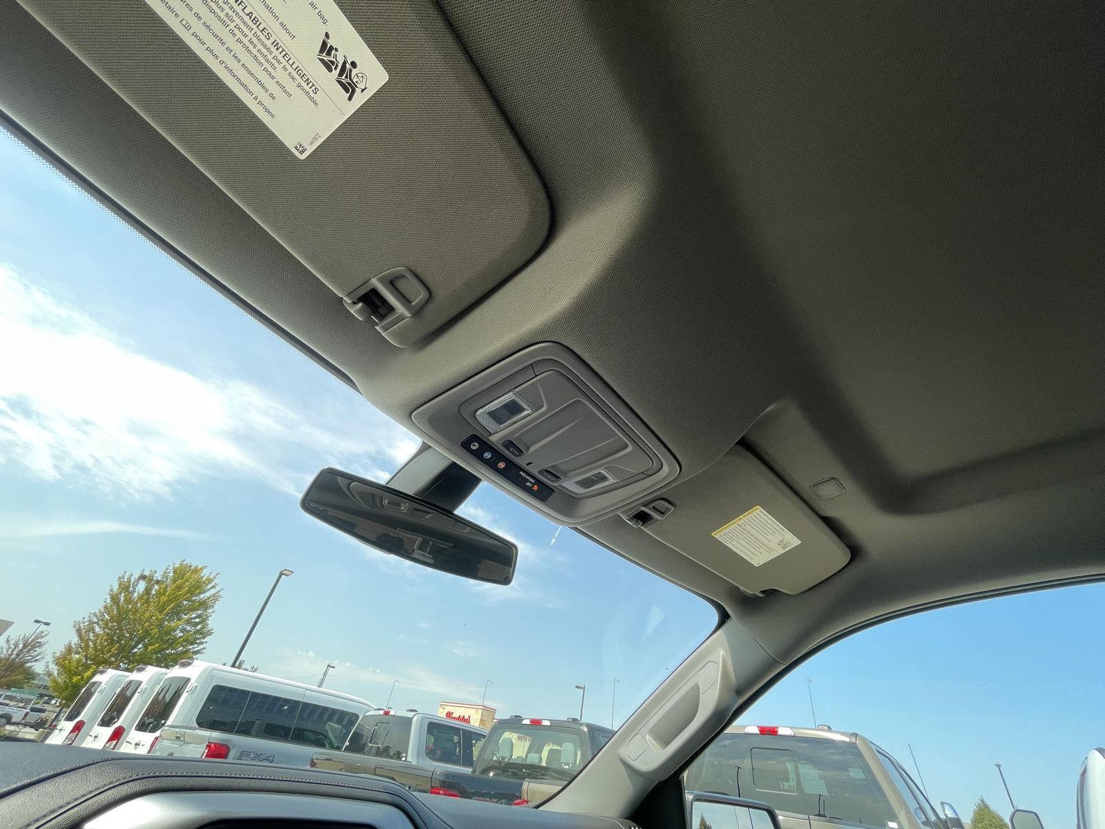 Vehicle photo 21