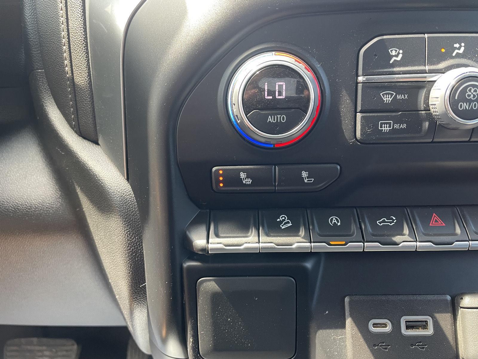 Vehicle photo 26