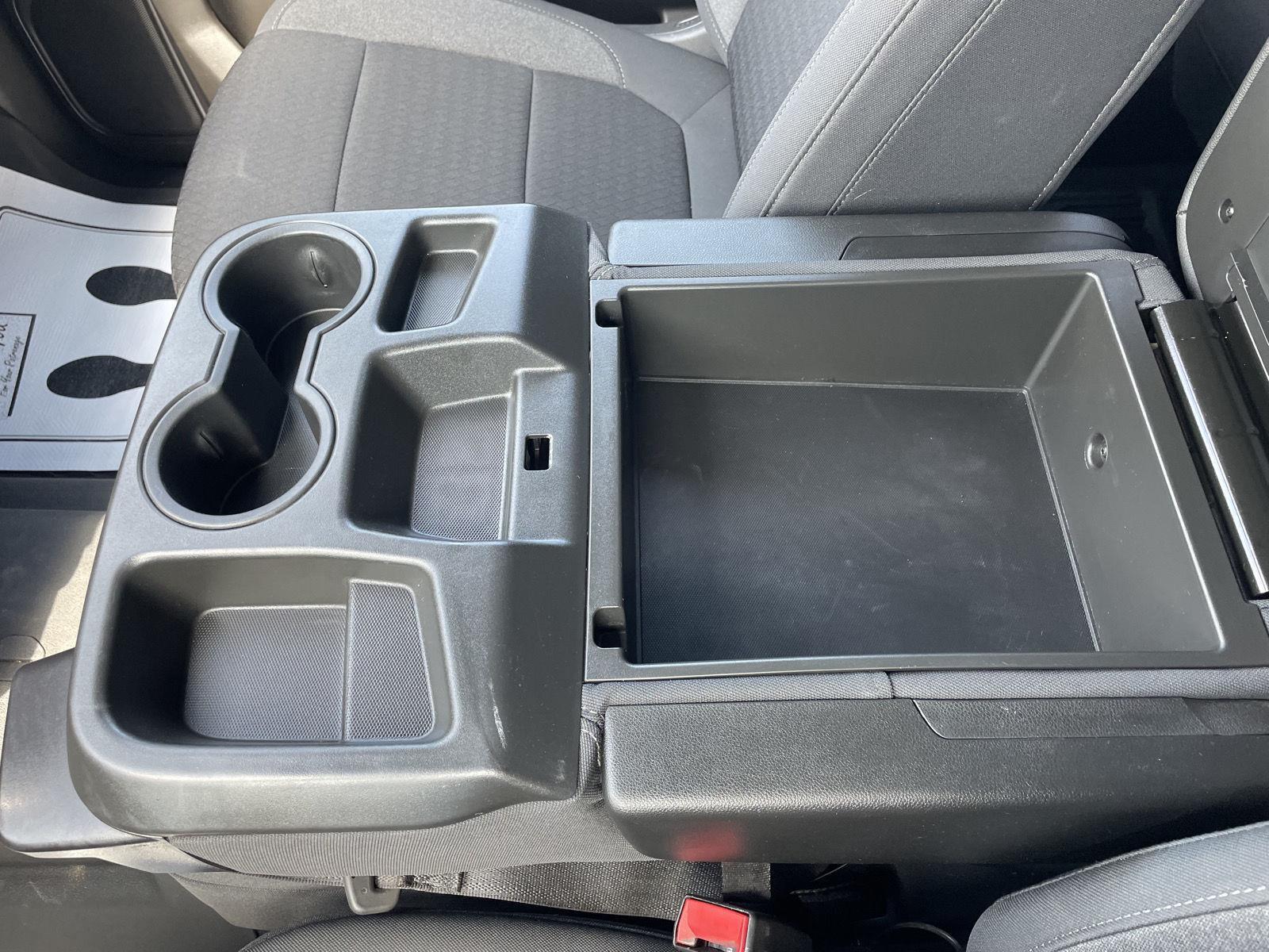 Vehicle photo 30