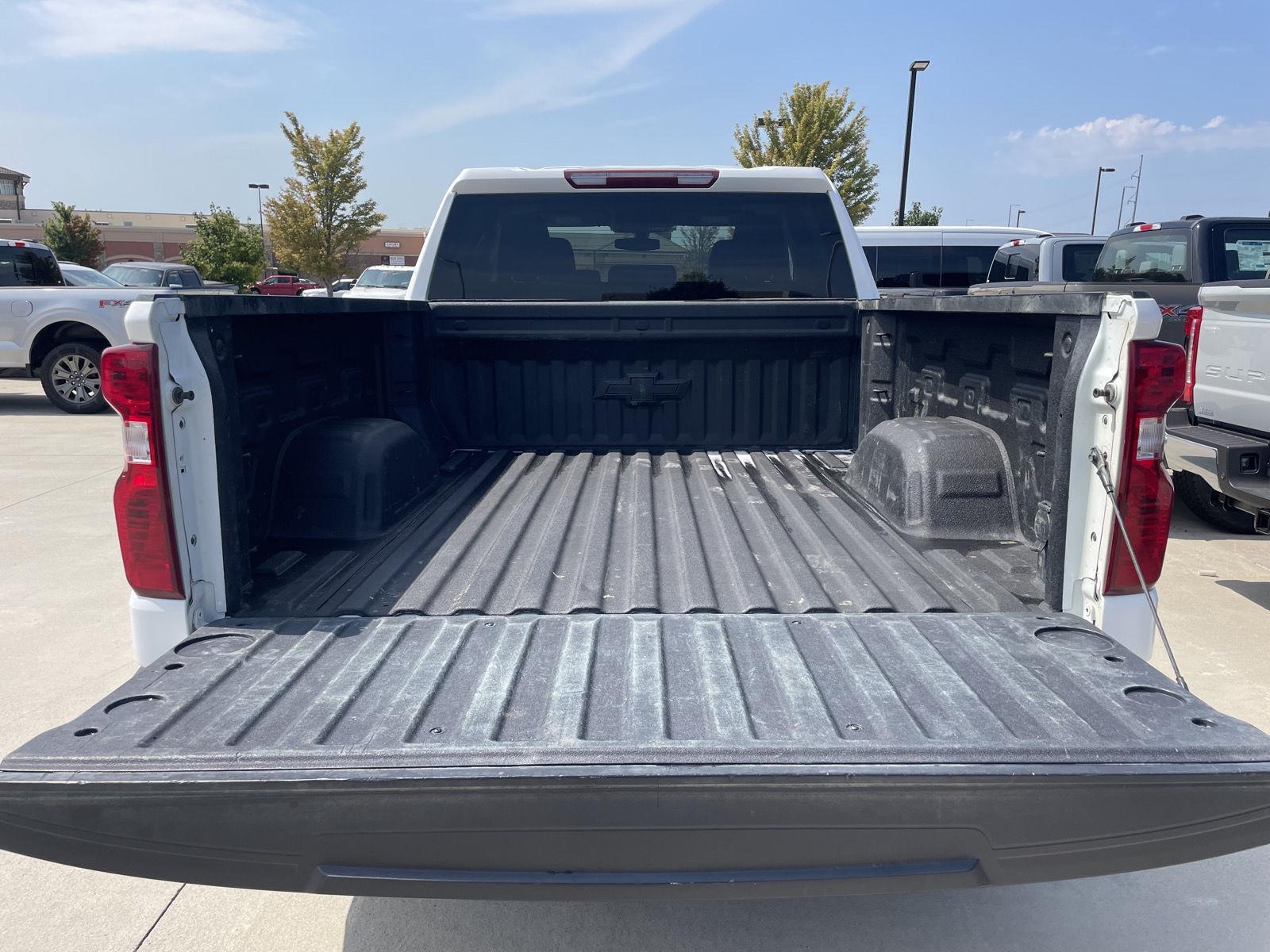 Vehicle photo 34