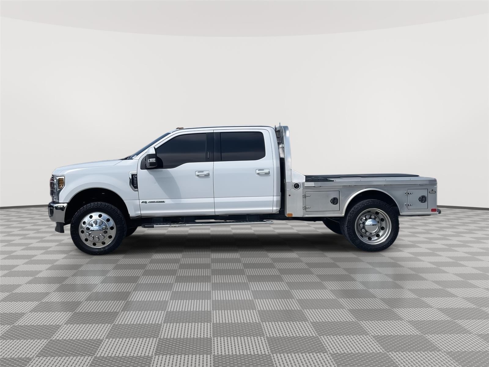 Vehicle photo 2