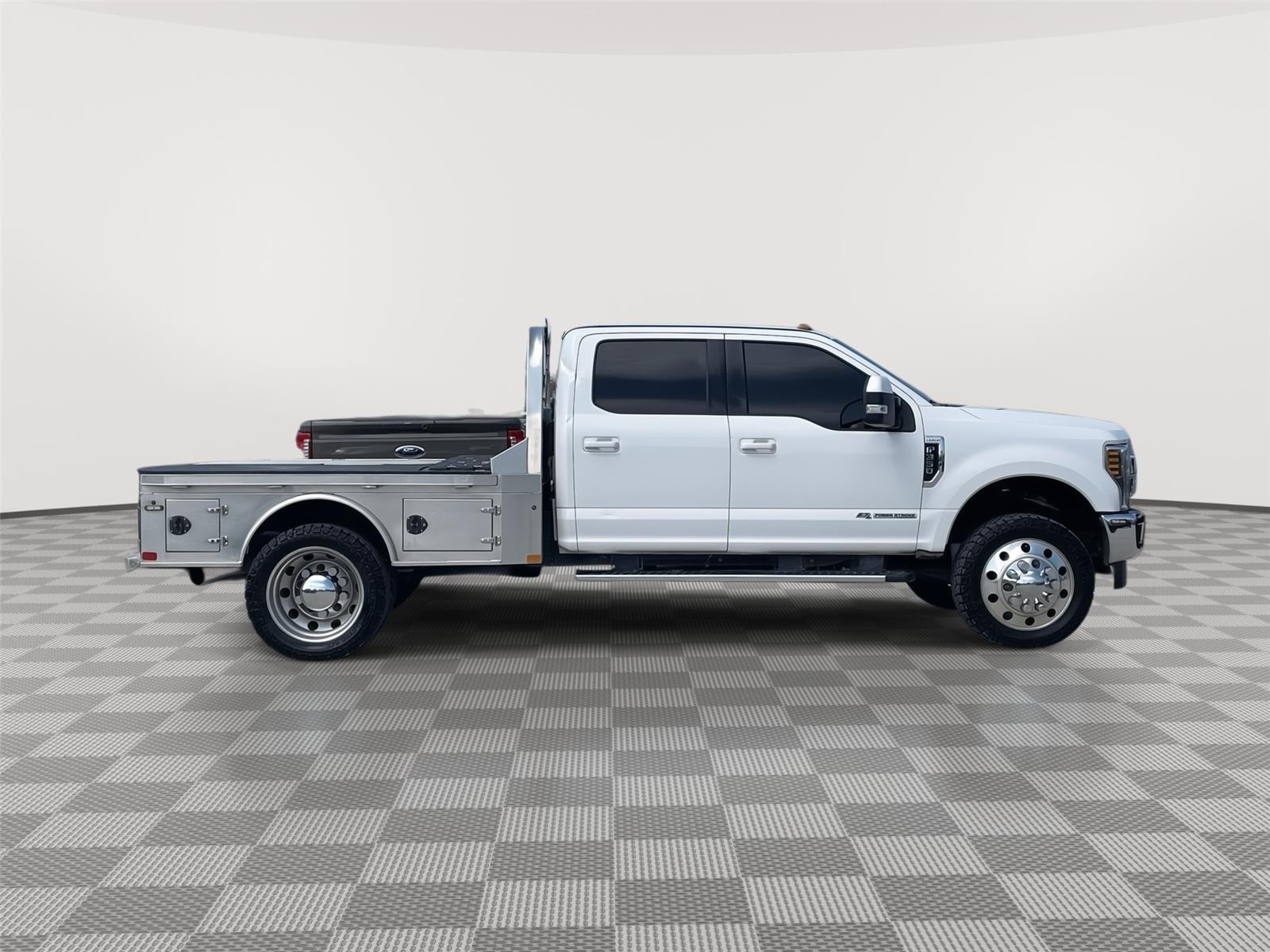 Vehicle photo 6
