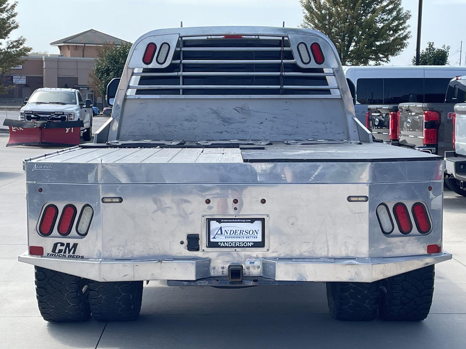 Vehicle photo 8