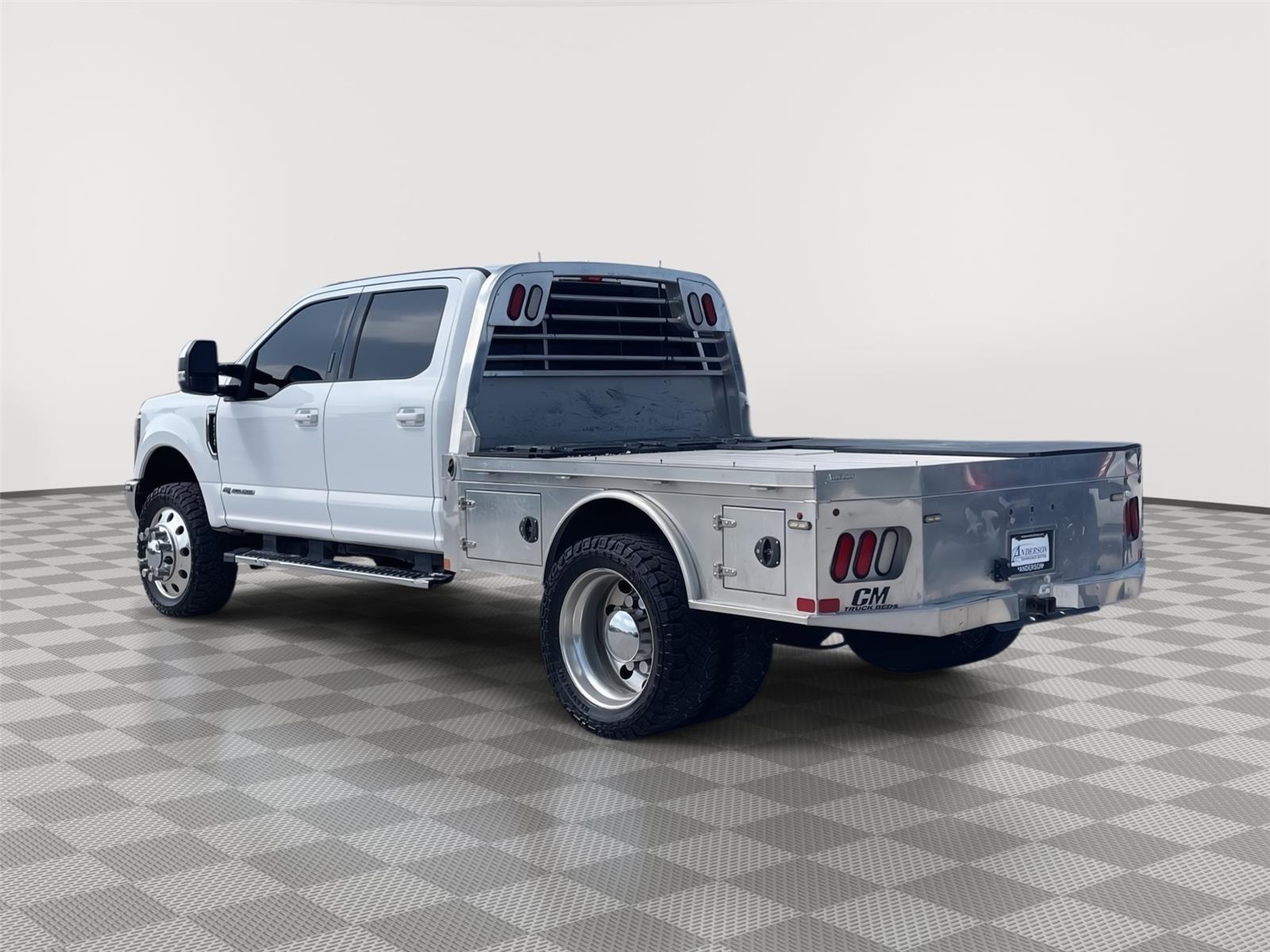 Vehicle photo 9