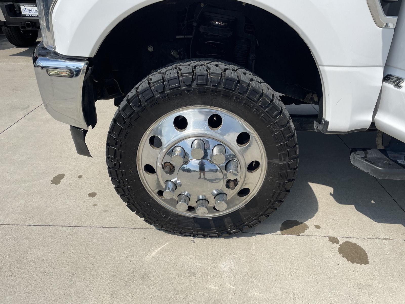 Vehicle photo 10