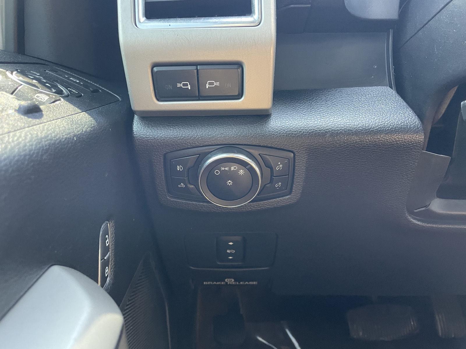 Vehicle photo 16