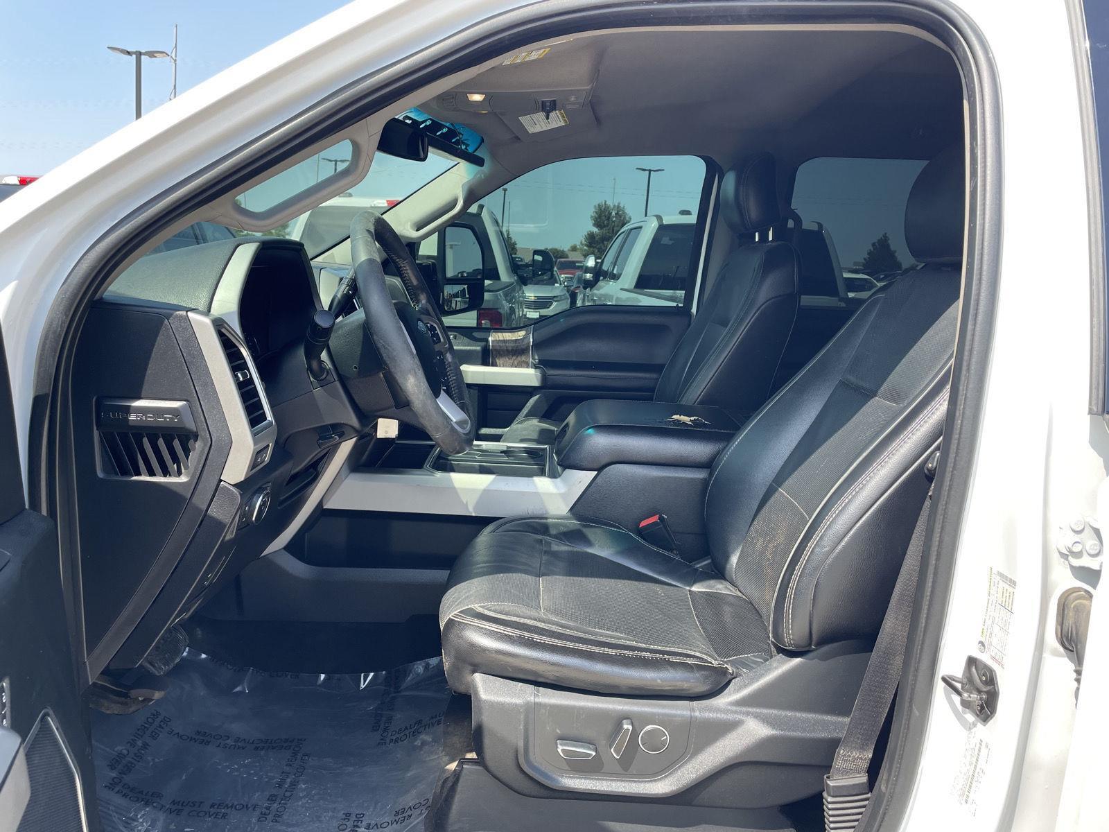 Vehicle photo 17