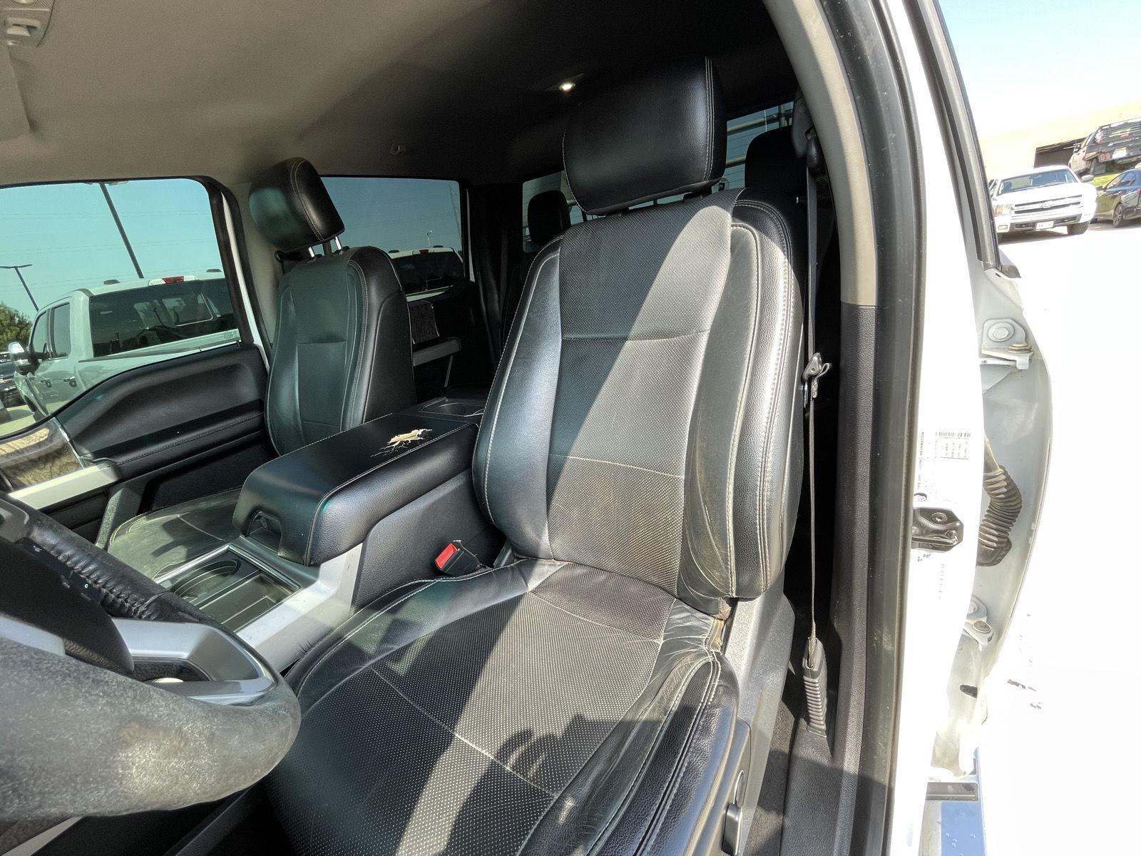Vehicle photo 18