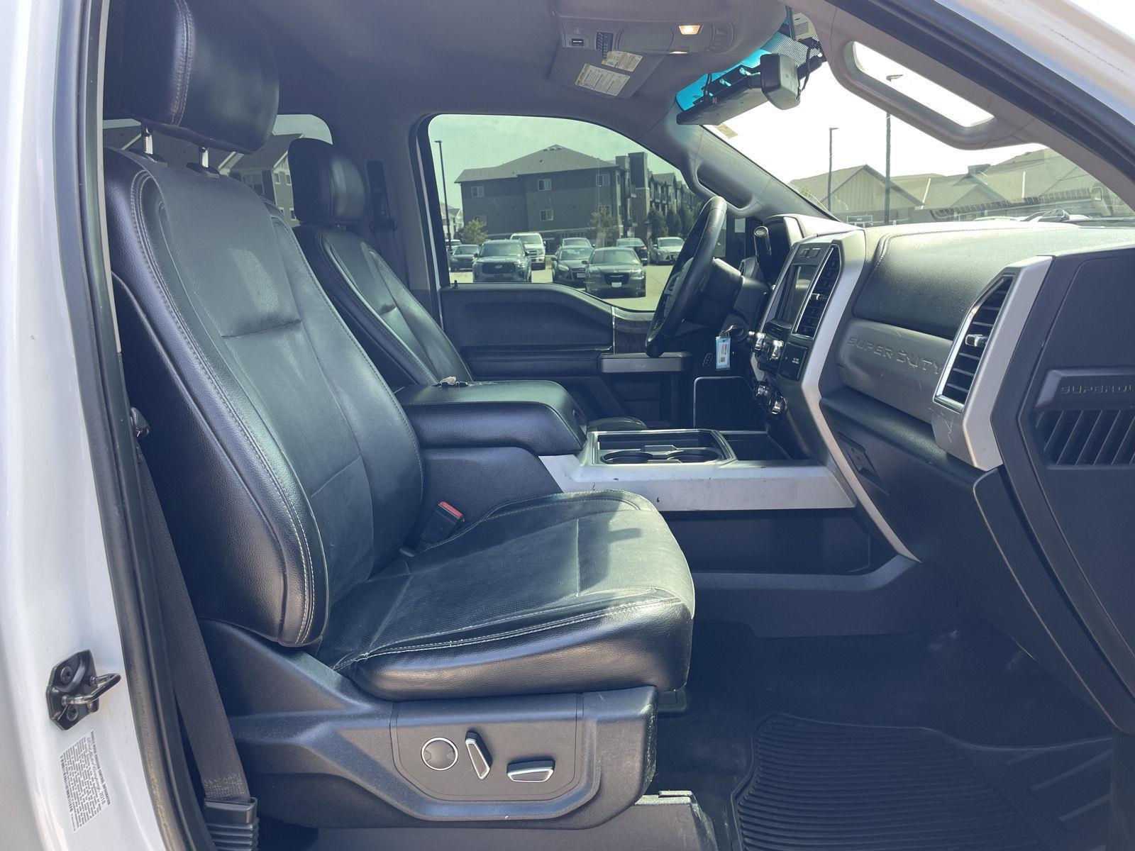 Vehicle photo 19