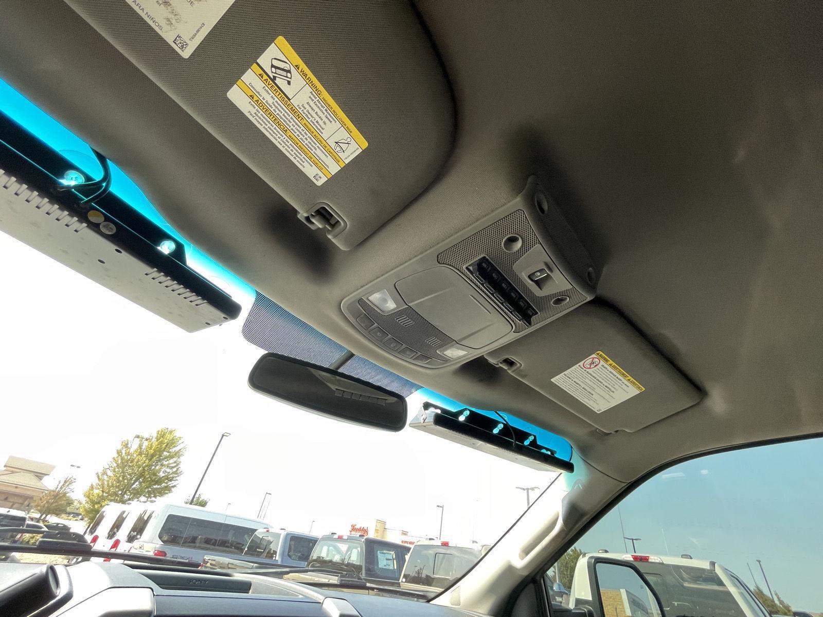 Vehicle photo 21