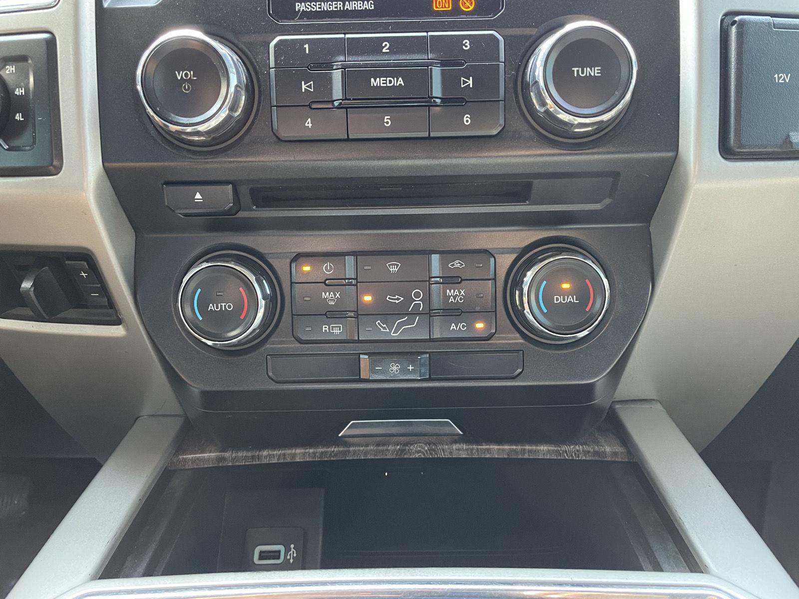 Vehicle photo 26