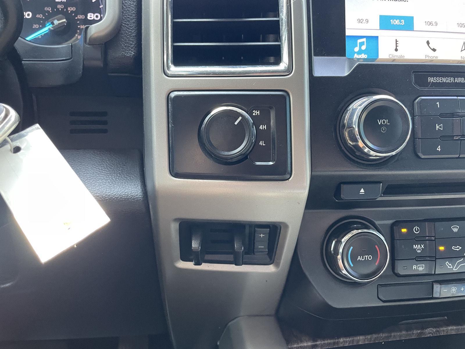Vehicle photo 28