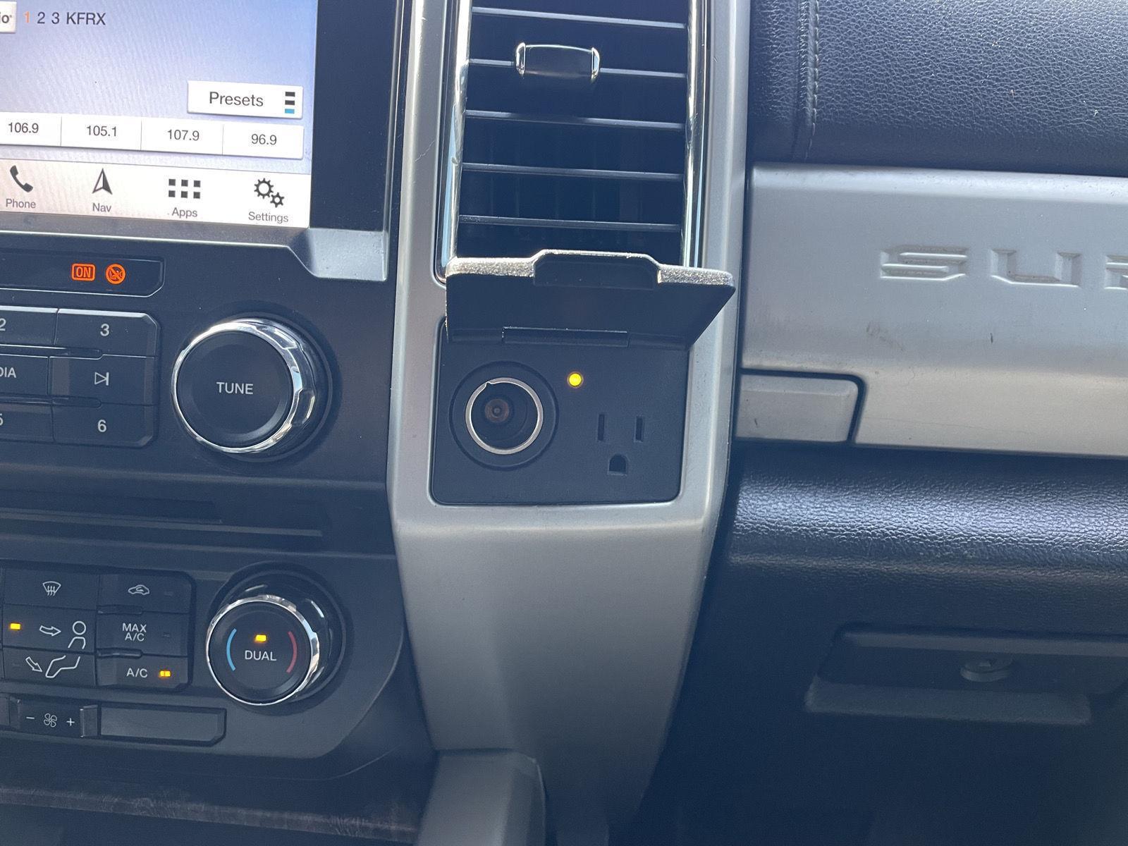 Vehicle photo 29