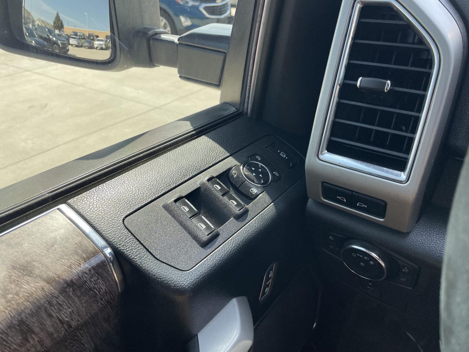 Vehicle photo 30