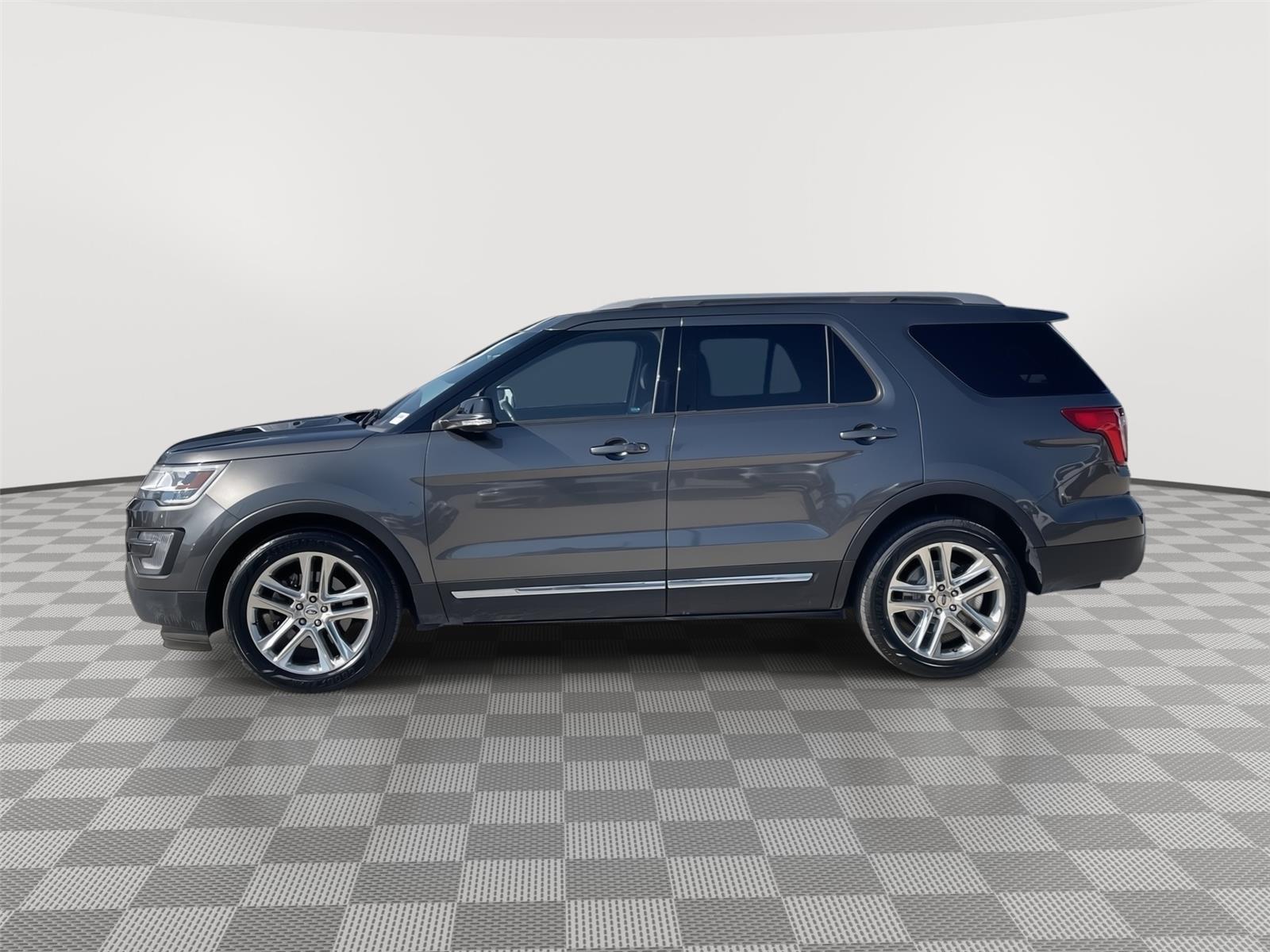 Vehicle photo 2