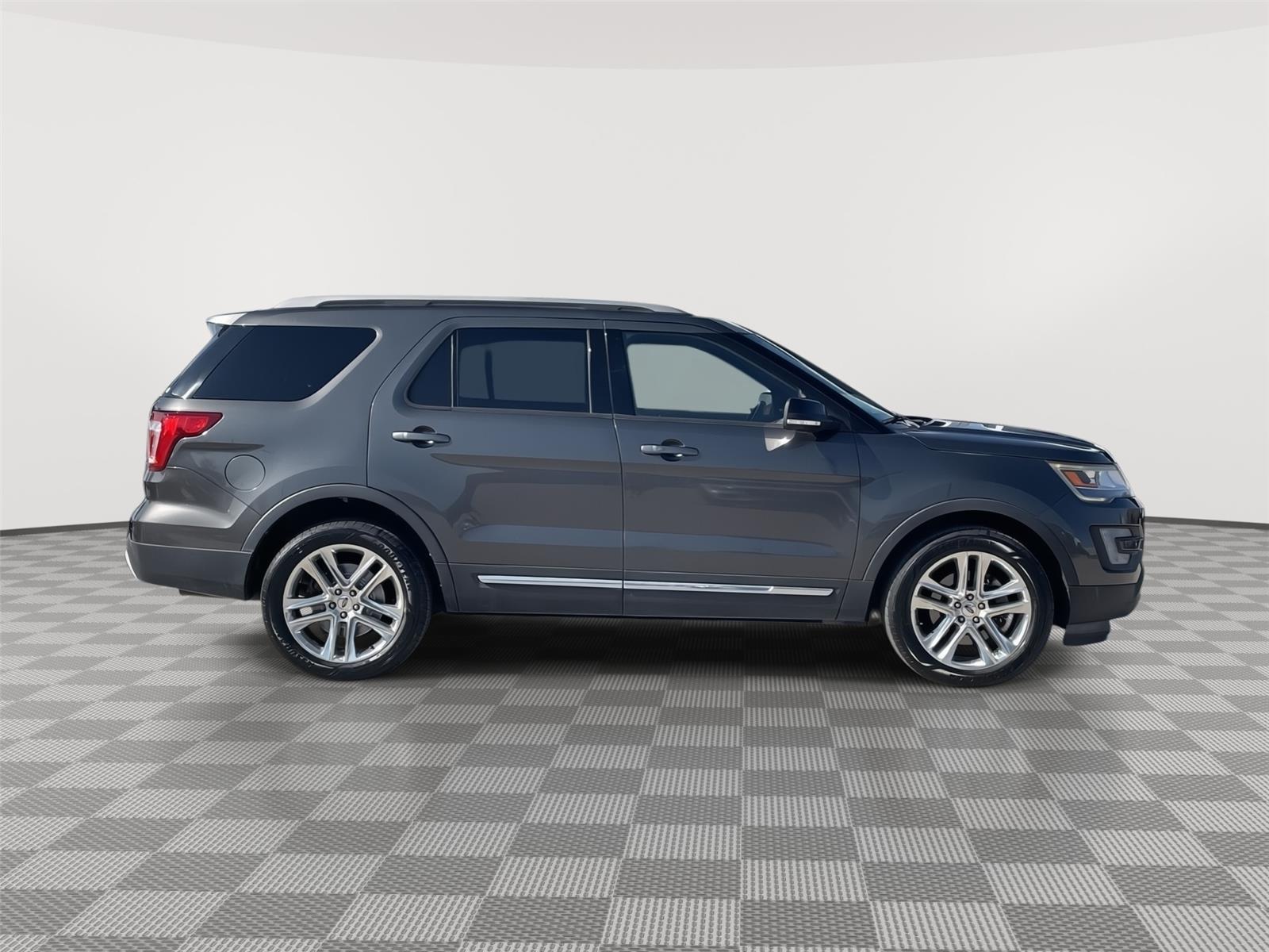 Vehicle photo 6