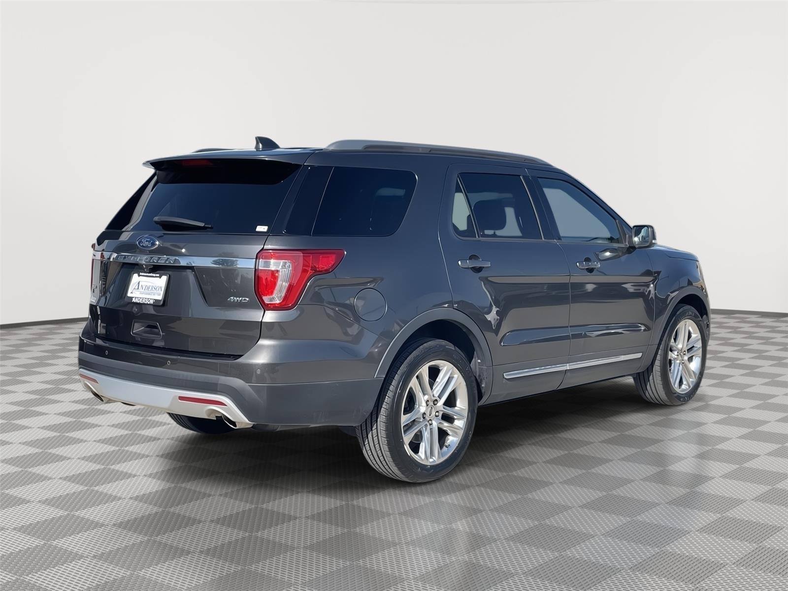 Vehicle photo 7