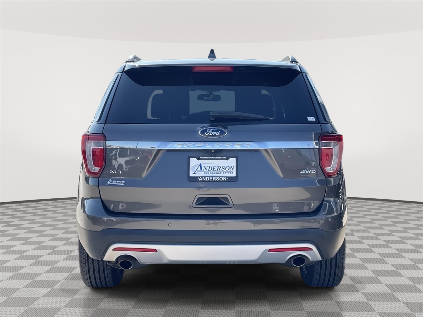 Vehicle photo 8