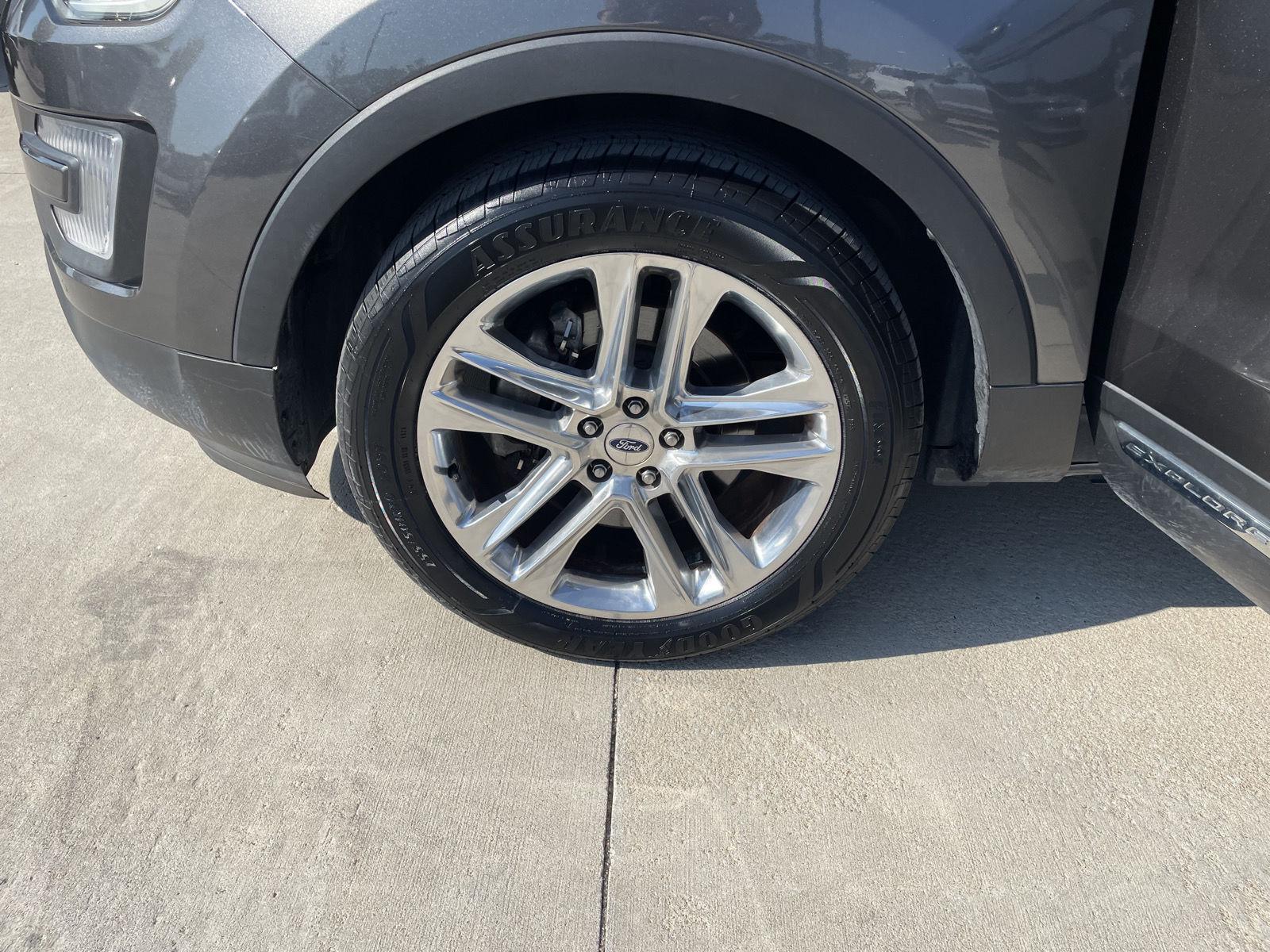 Vehicle photo 10