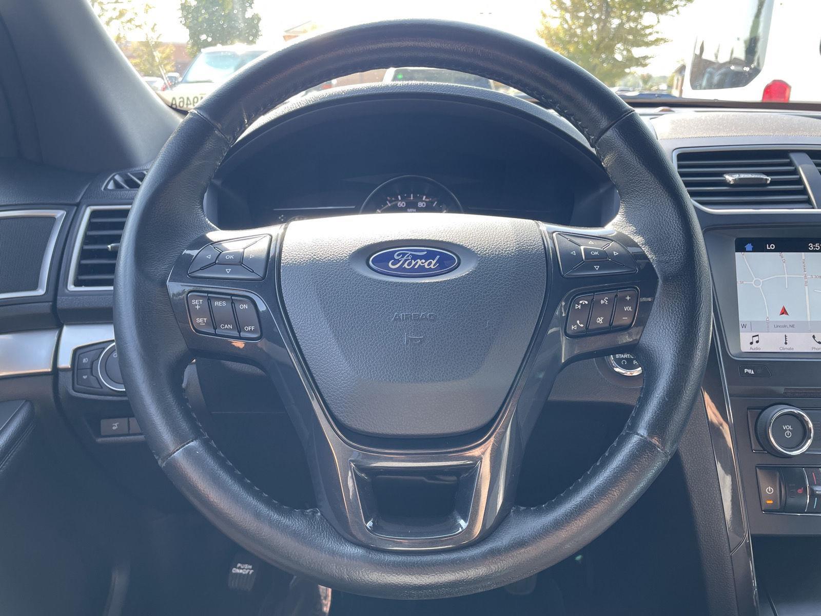 Vehicle photo 12