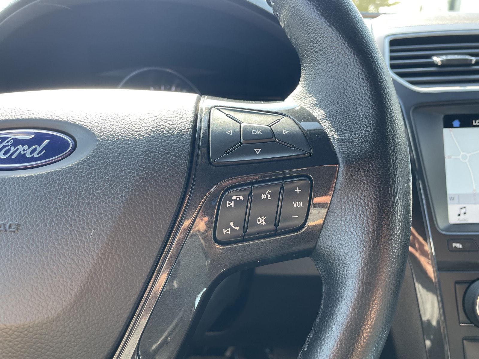 Vehicle photo 14