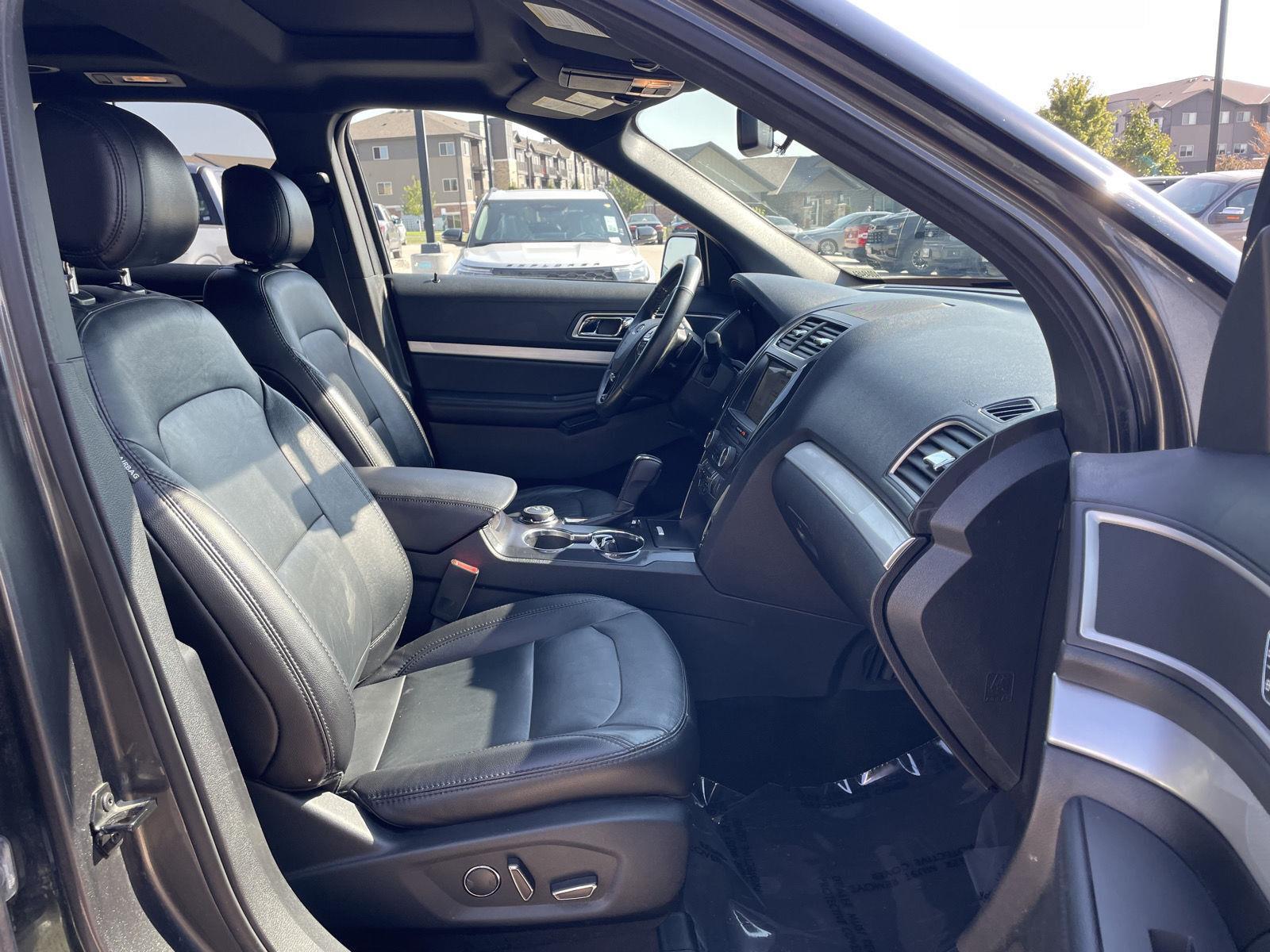 Vehicle photo 19