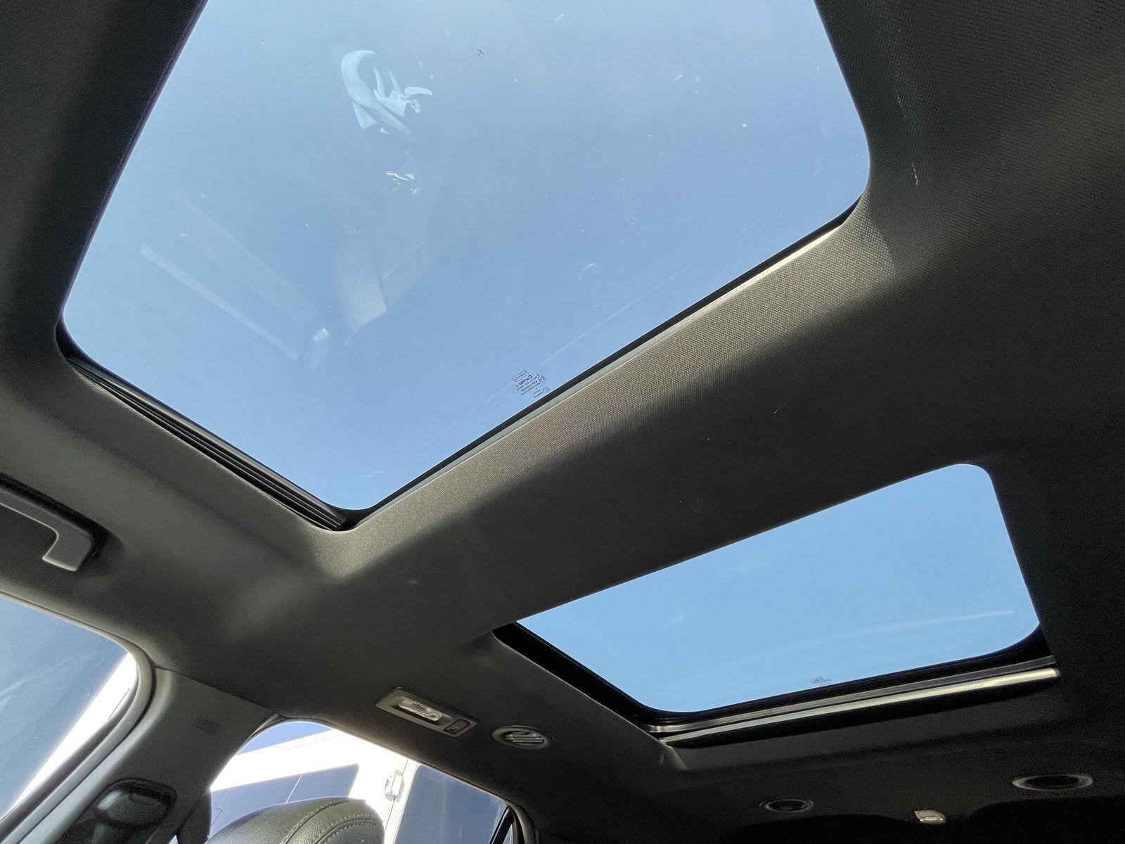 Vehicle photo 23