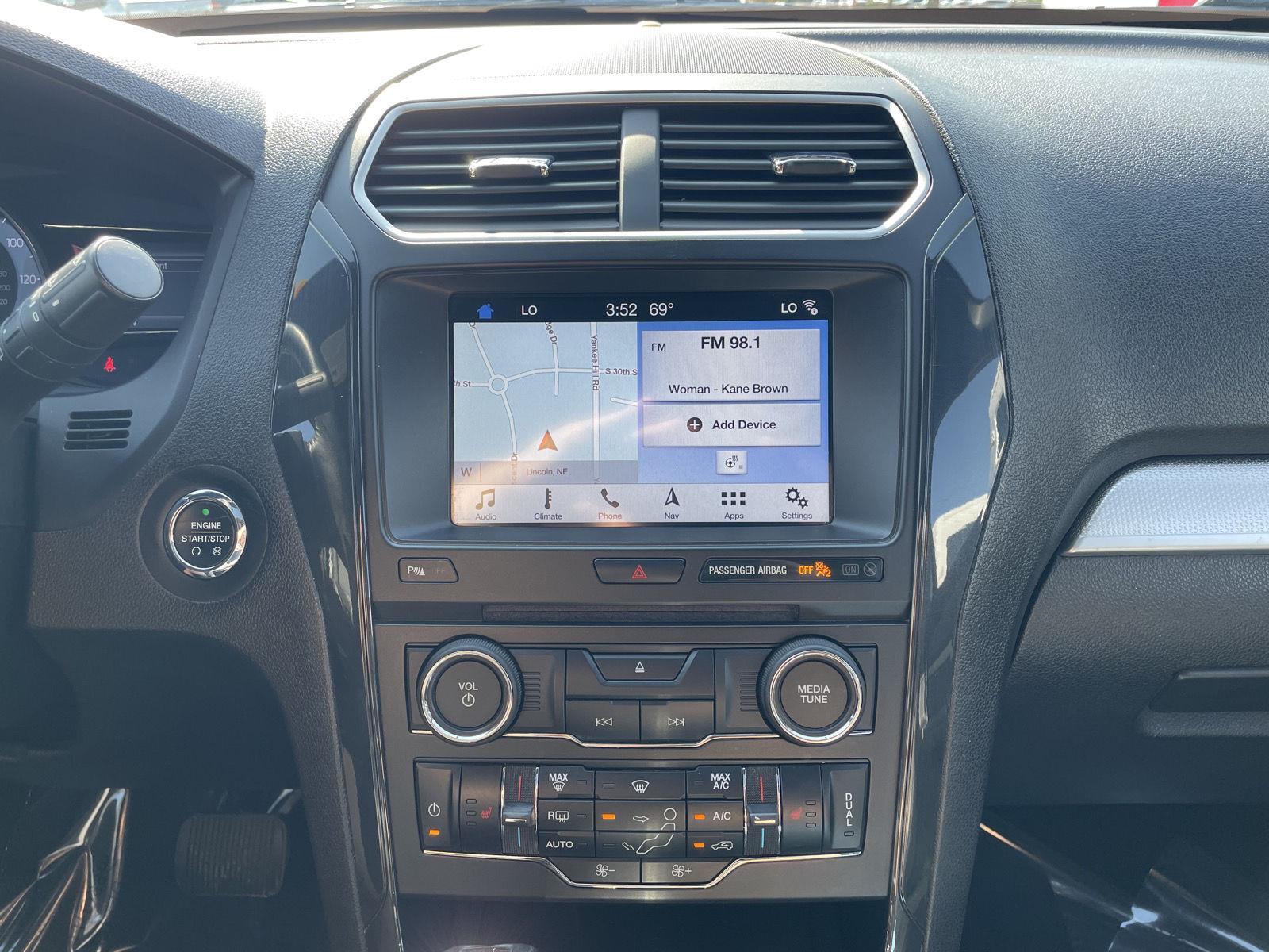 Vehicle photo 24