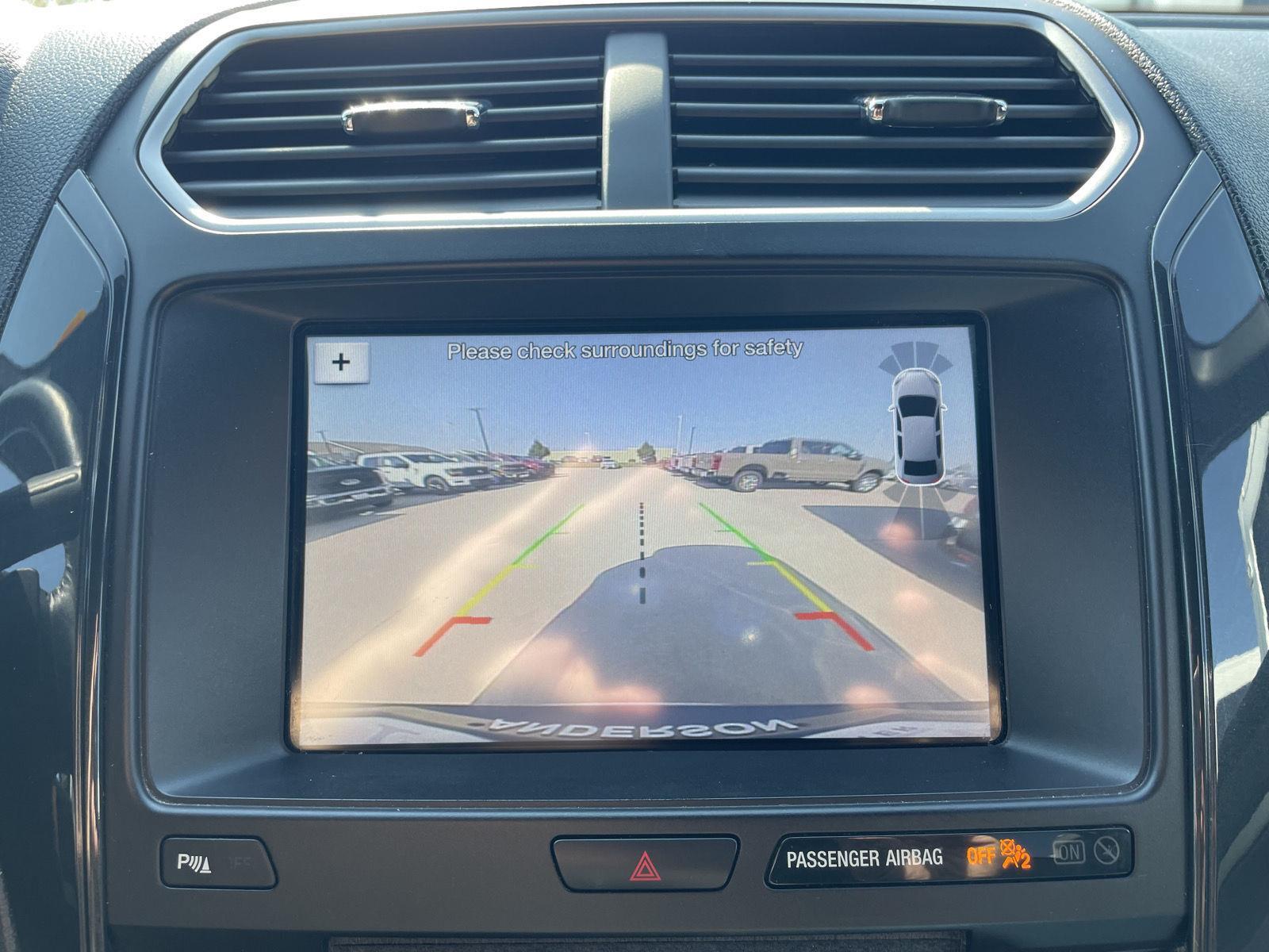 Vehicle photo 25